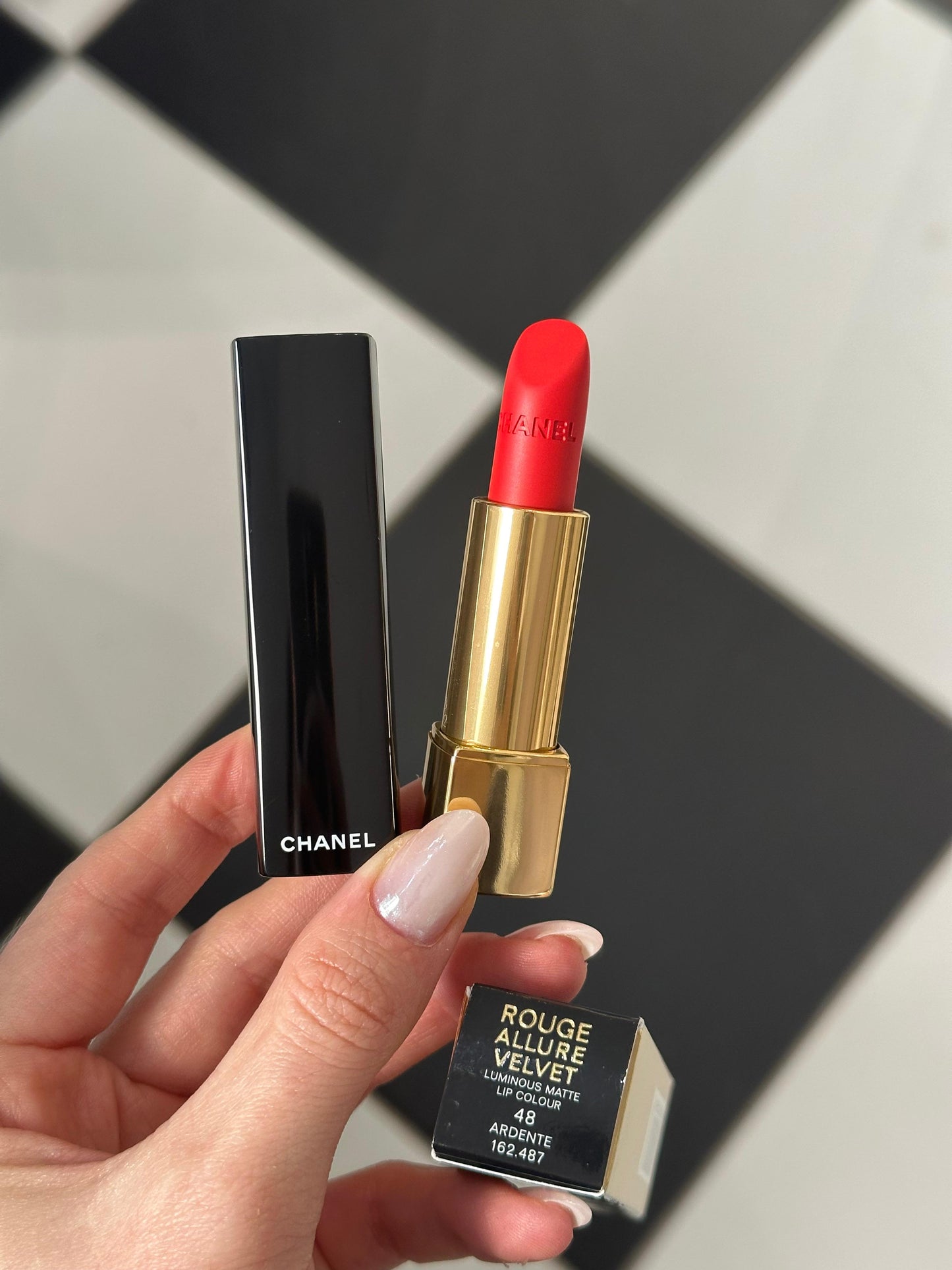 CHANEL Rouge Allure Velvet (48)
Luminous Matte Lipstick