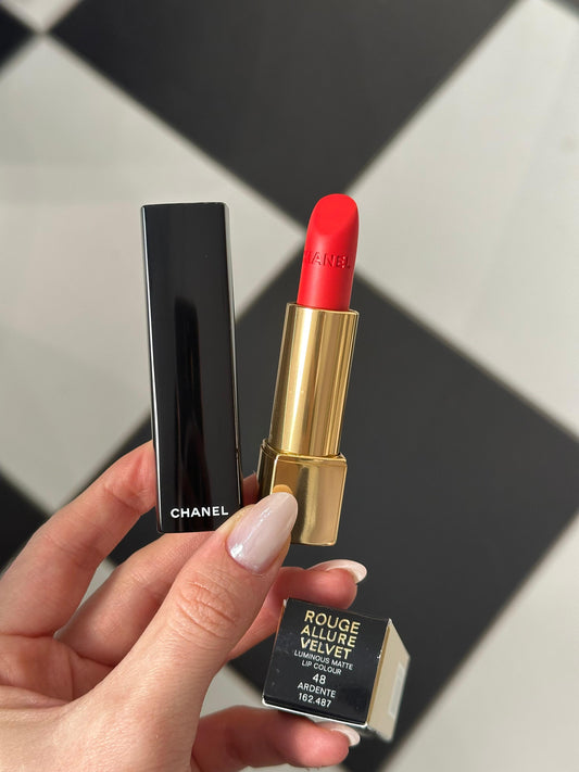 CHANEL Rouge Allure Velvet (48)
Luminous Matte Lipstick