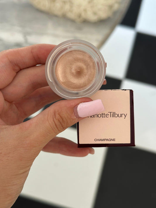 CHARLOTTE TILBURY
Eyes To Mesmerise
Long-Lasting Cream Eyeshadow in Champagne Pink
