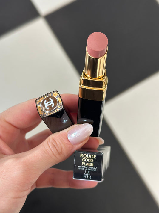 CHANEL Rouge Coco Flash (116)
Hydrating Vibrant Shine Lipstick