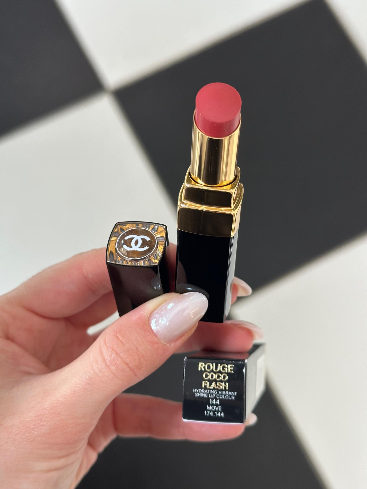 CHANEL Rouge Coco Flash (144)
Hydrating Vibrant Shine Lipstick