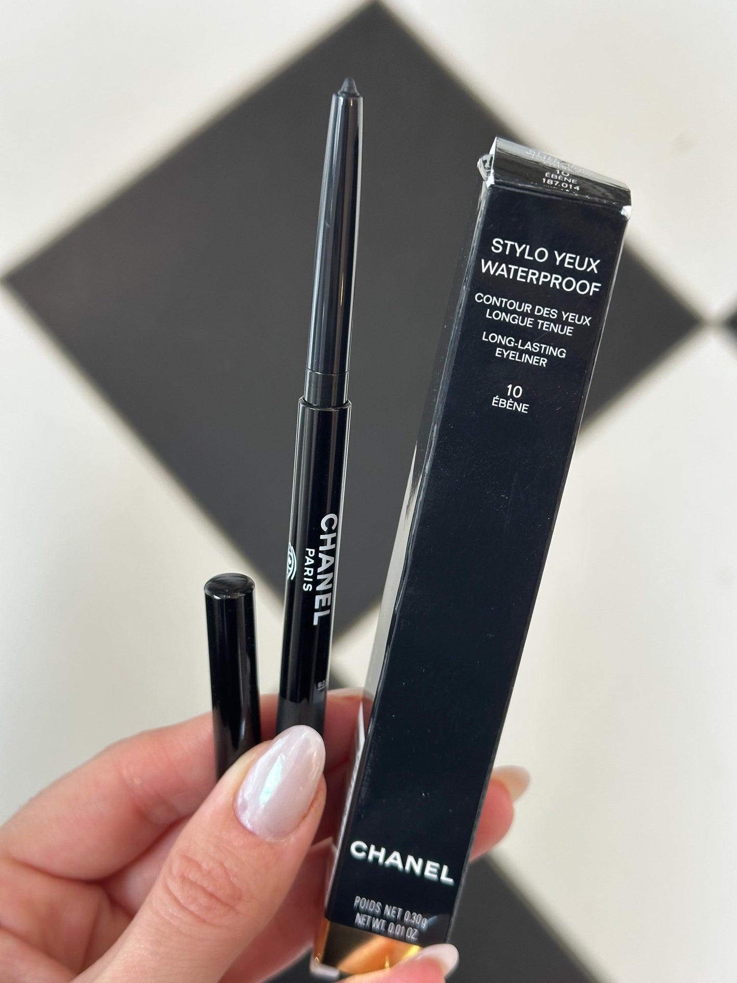 CHANEL Stylo Eyes Waterproof (10)
Long-Lasting Eyeliner