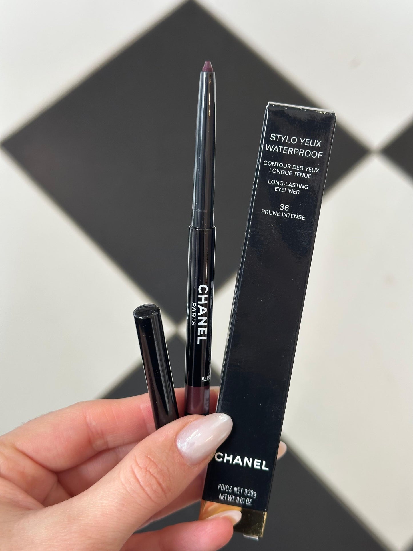 CHANEL Stylo Eyes Waterproof (36)
Long-Lasting Eyeliner
