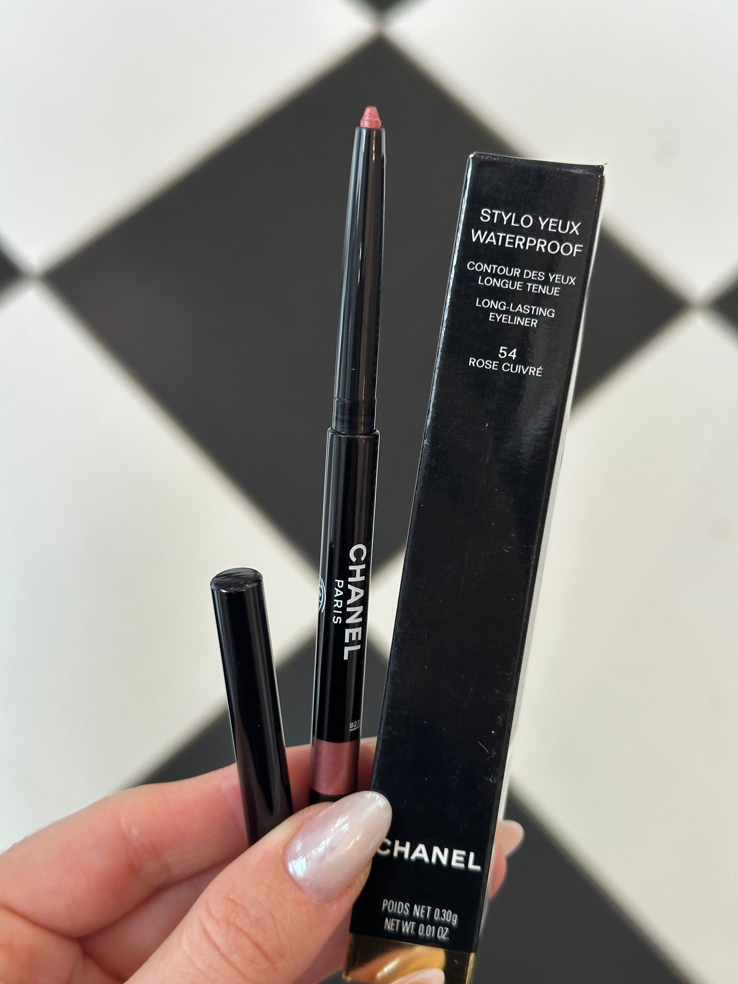 CHANEL Stylo Eyes Waterproof (54)
Long-Lasting Eyeliner