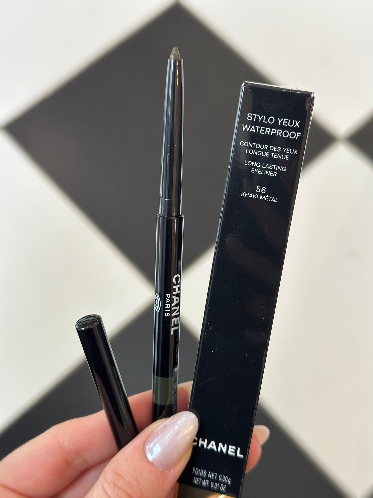 CHANEL Stylo Eyes Waterproof (56)
Long-Lasting Eyeliner