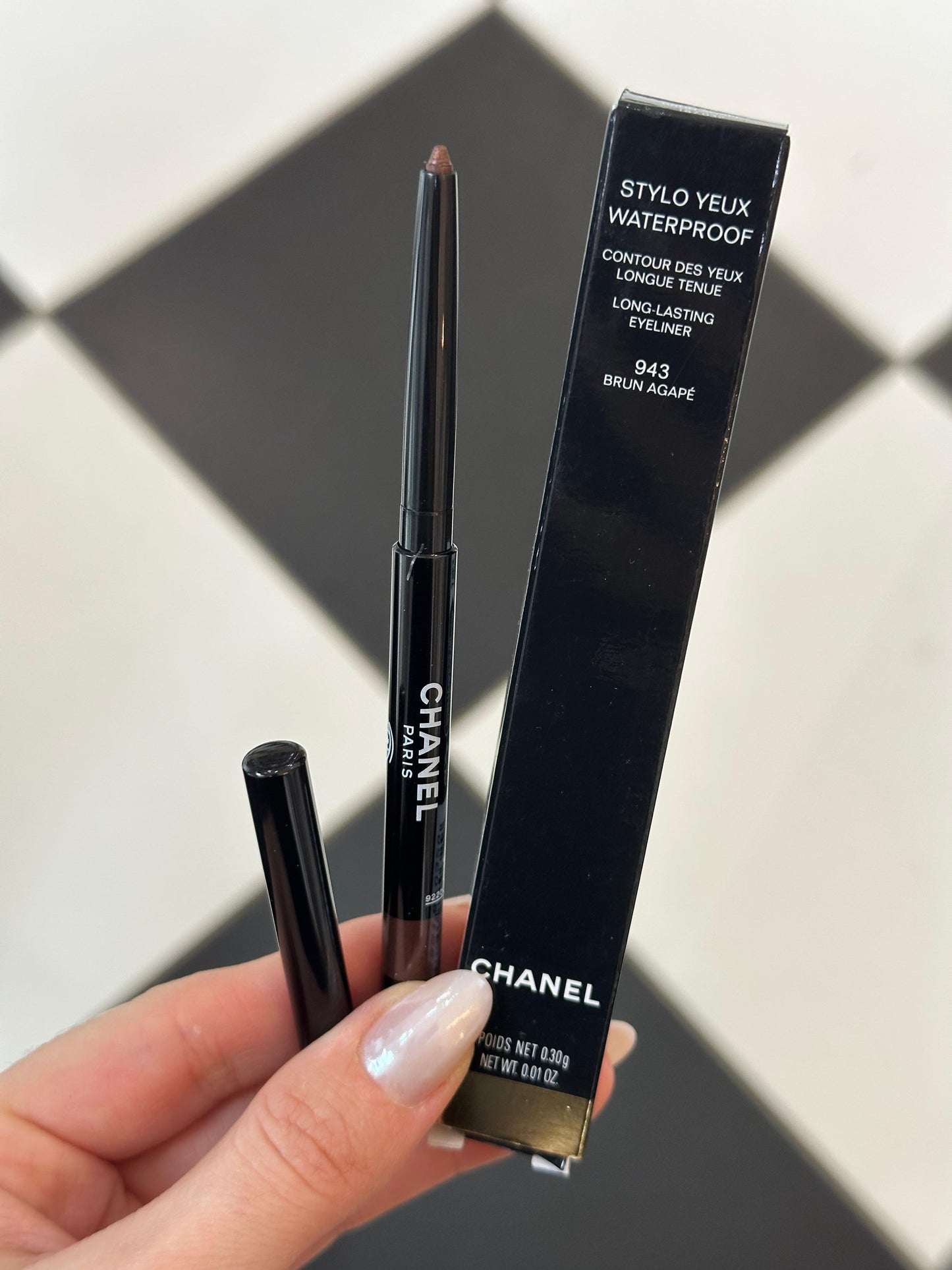 CHANEL Stylo Eyes Waterproof (943)
Long-Lasting Eyeliner