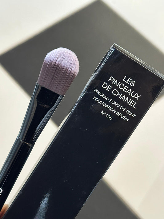 CHANEL Les Pinceaux De Chanel
Foundation Brush N°100