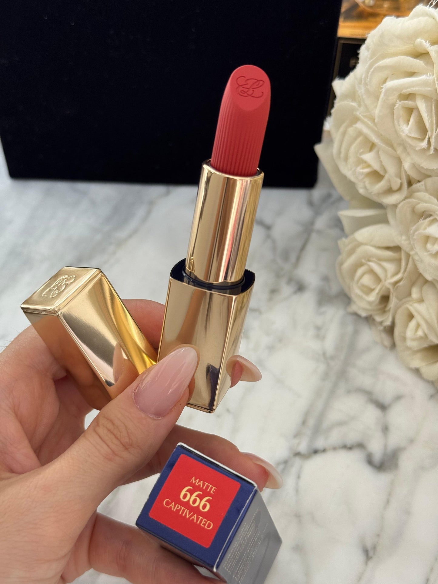 ESTÉE LAUDER Pure Color
Creme Lipstick (666)