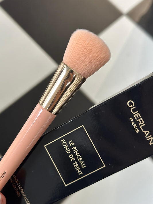GUERLAIN
The Foundation Brush - Easy Application Natural Finish