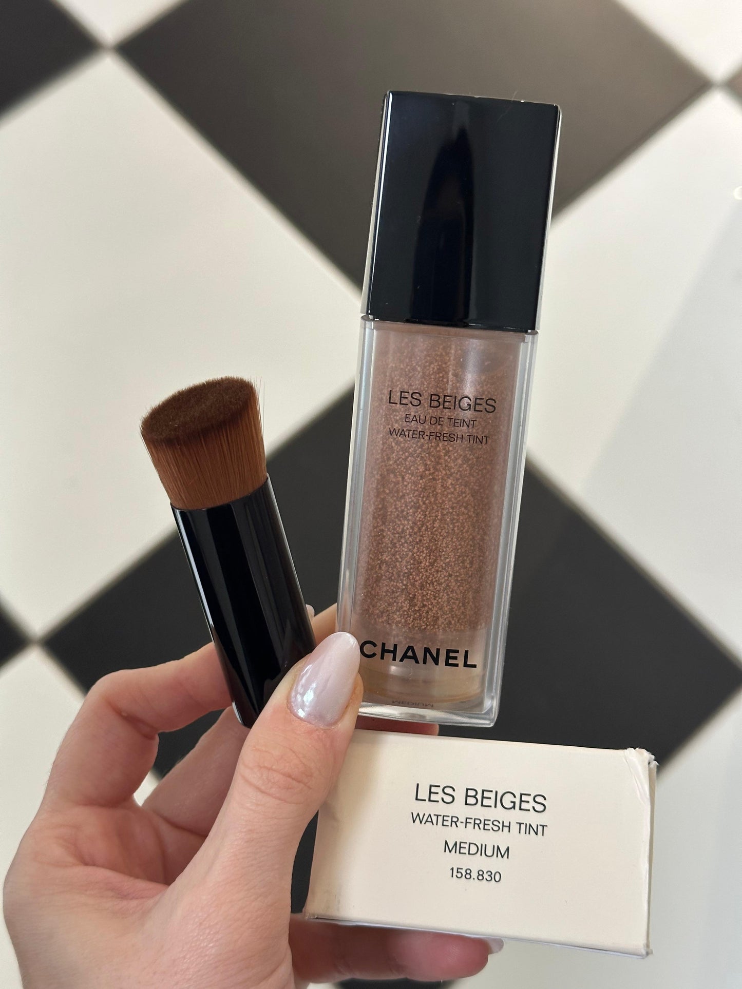 CHANEL Les Beiges
Water-Fresh Tint - Medium