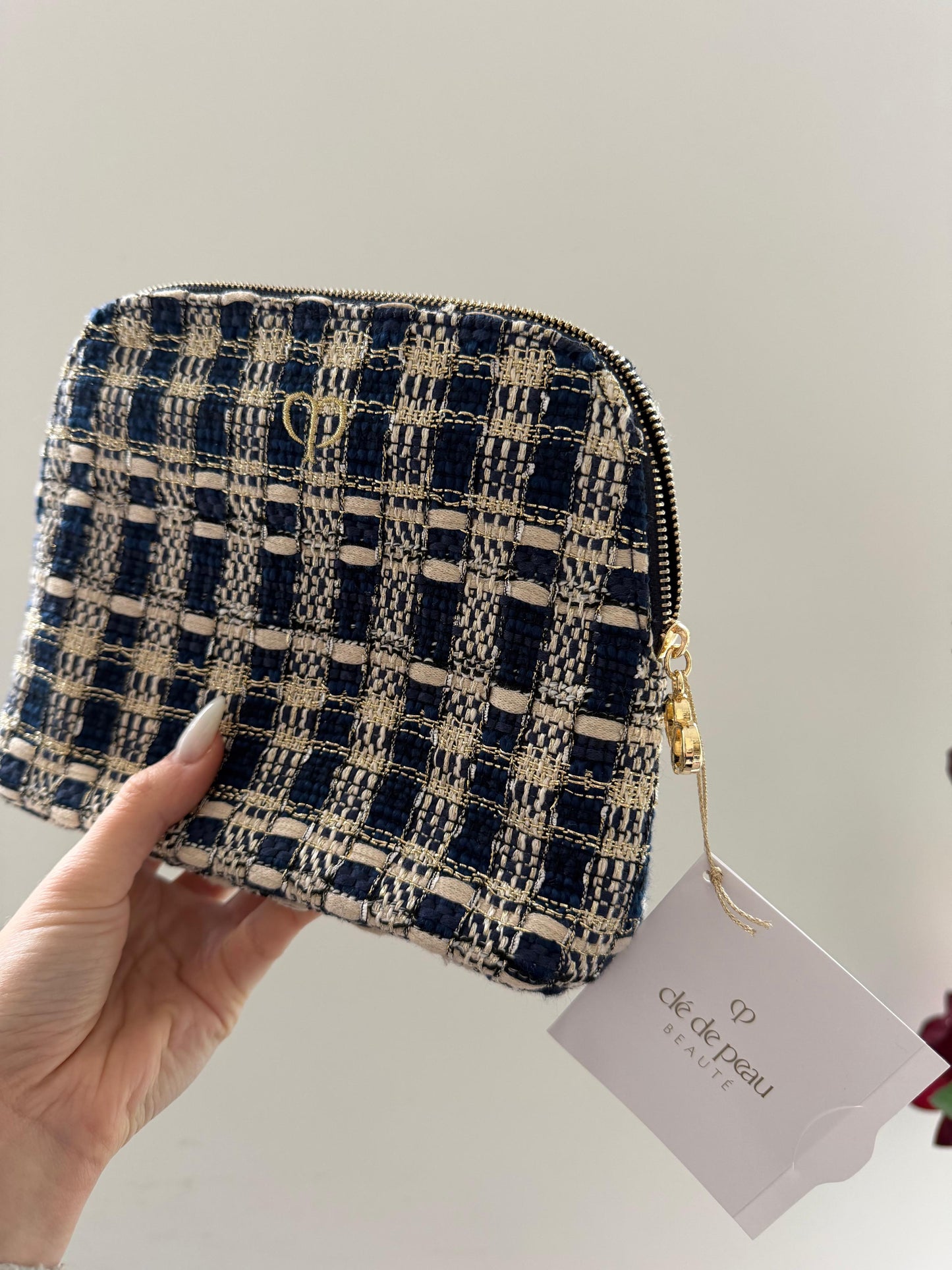 CLÉ DE PEAU
Beauty Pouch Gift