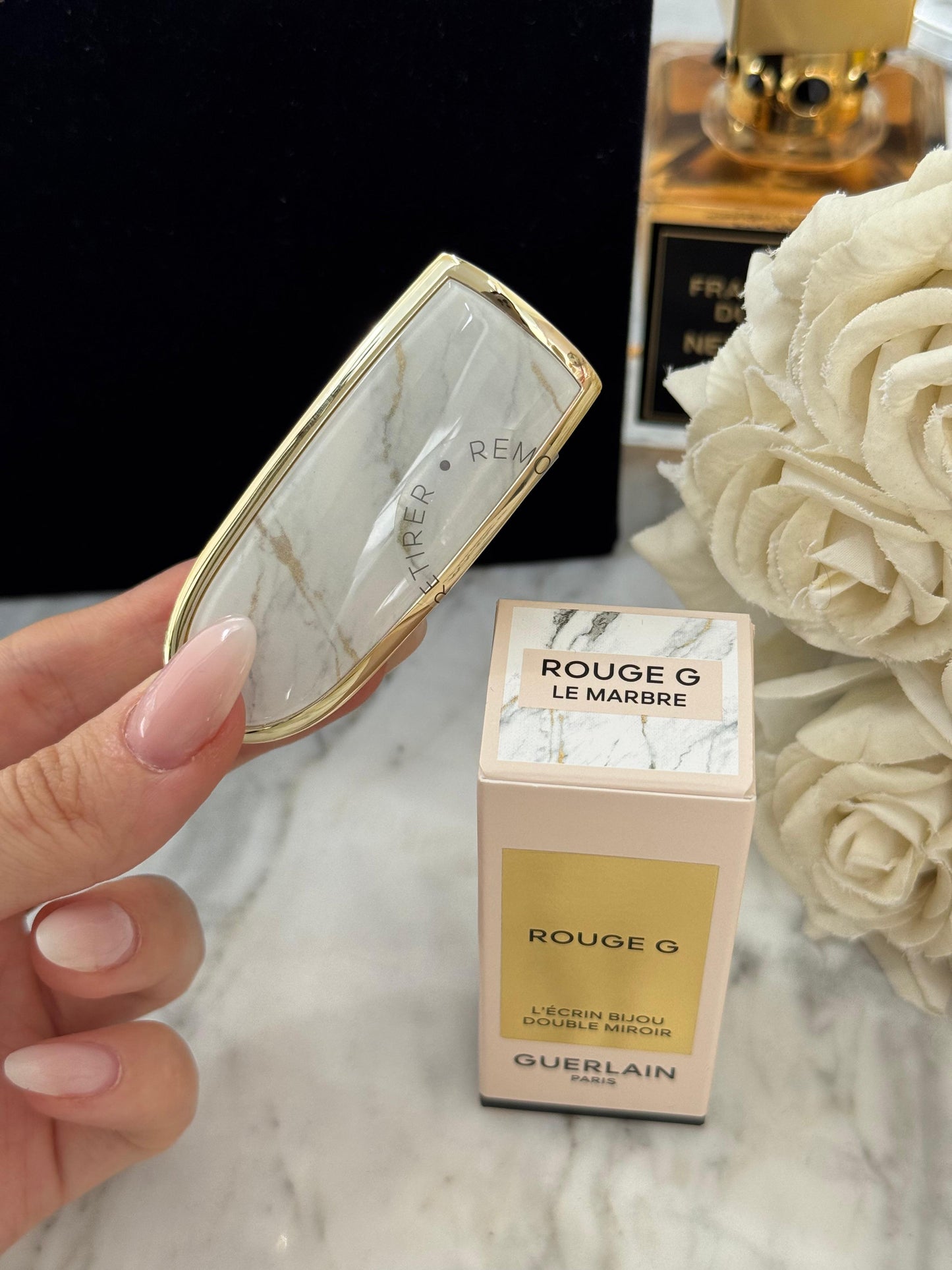 GUERLAIN Rouge G Le Marbre
- The Double Mirror Jewel Case