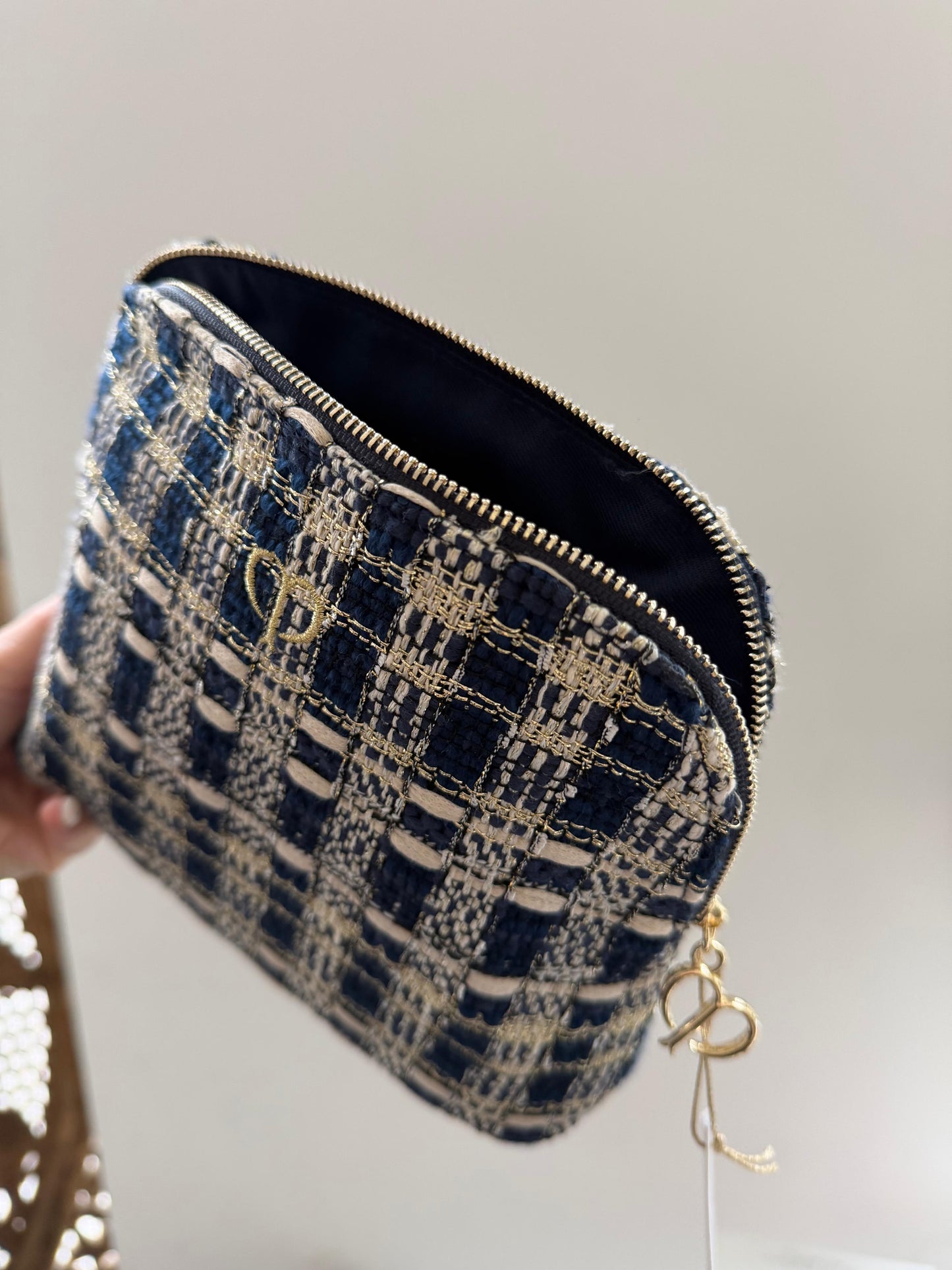 CLÉ DE PEAU
Beauty Pouch Gift