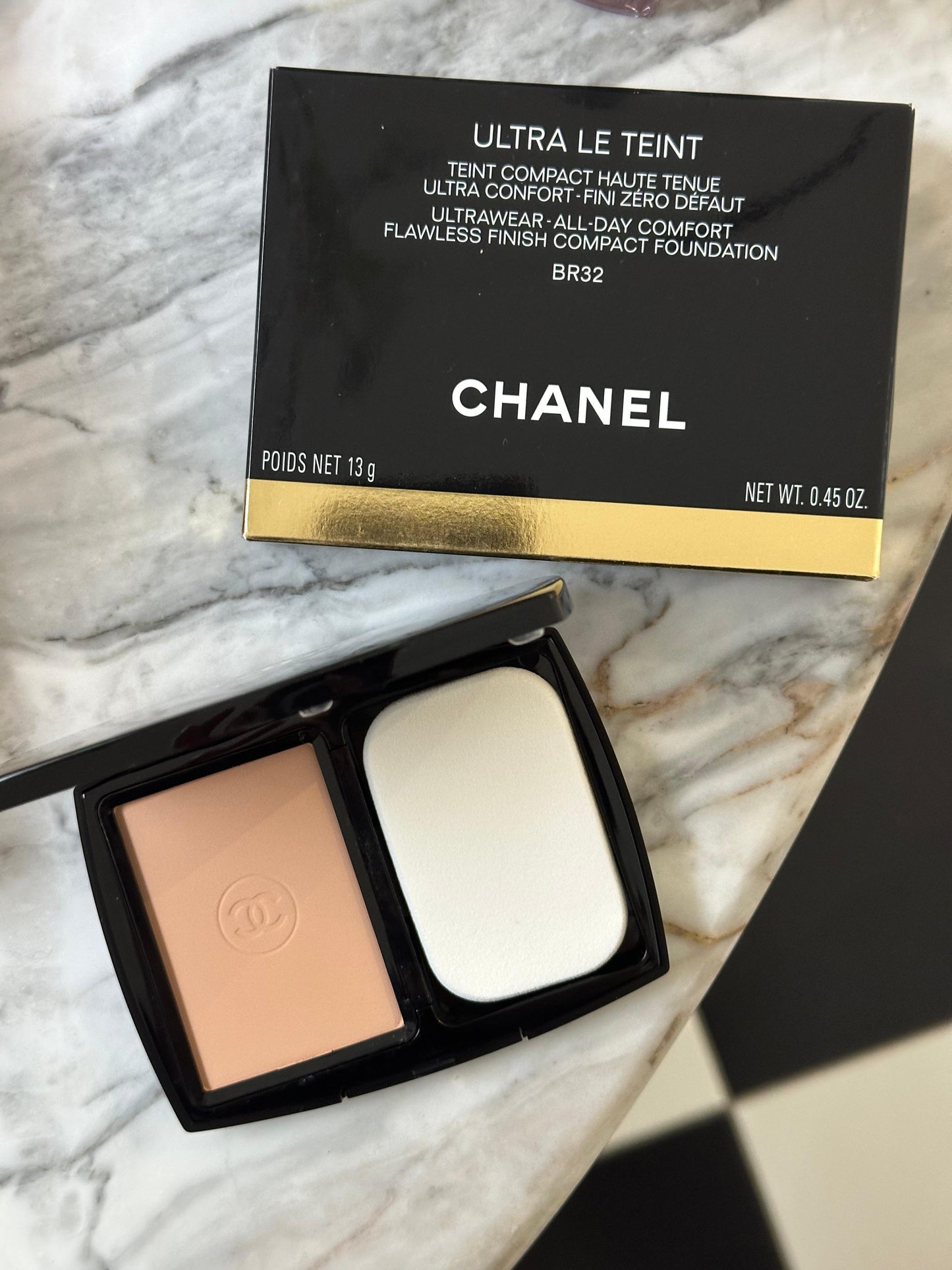 CHANEL Ultra Le Teint (BR32)
Ultrawear All-Day Comfort Flawless Finish Compact Foundation