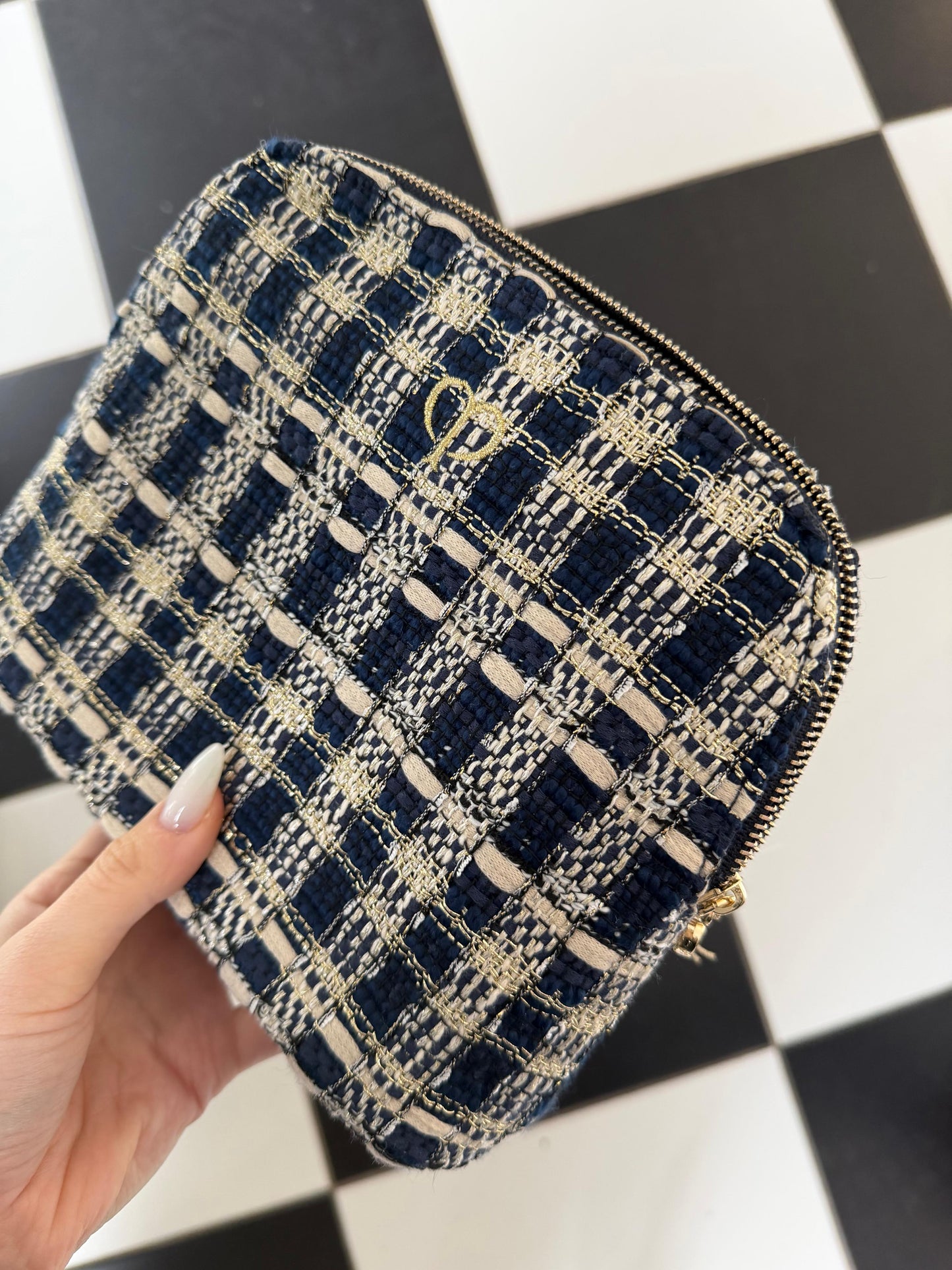 CLÉ DE PEAU
Beauty Pouch Gift