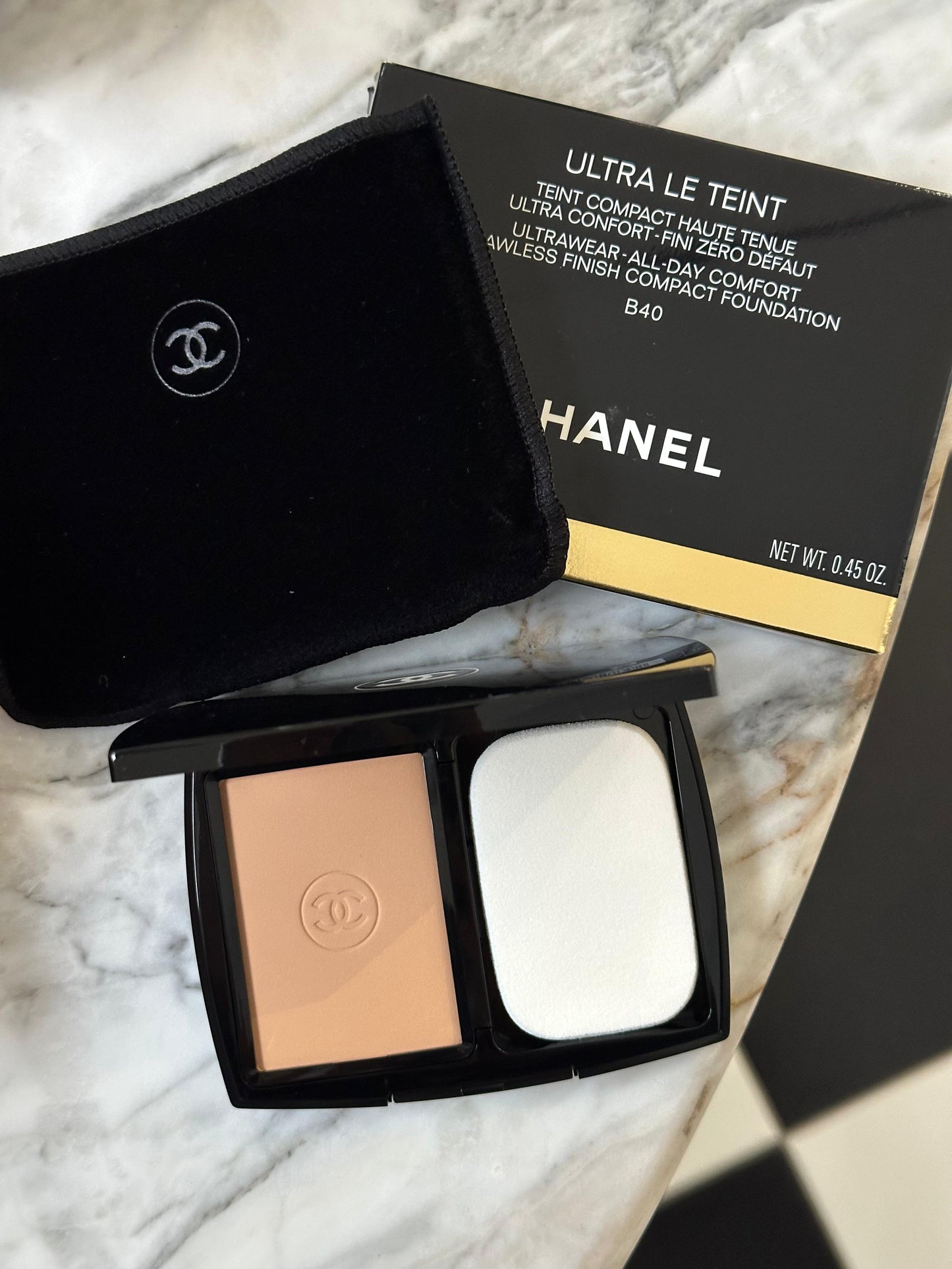 CHANEL Ultra Le Teint (B40)
Ultrawear All-Day Comfort Flawless Finish Compact Foundation