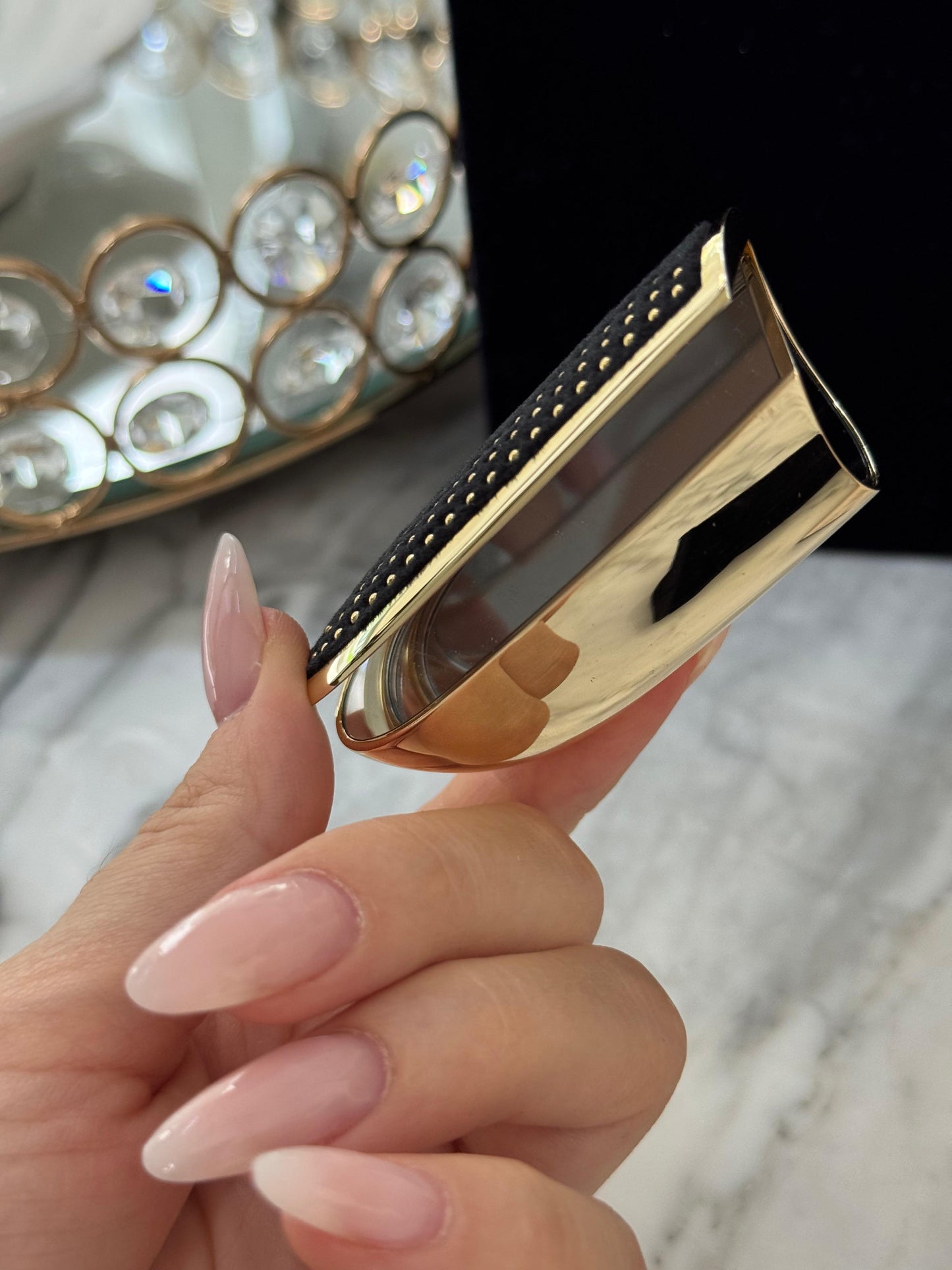 GUERLAIN Rouge G - Les Studs
The Double Mirror Jewel Case