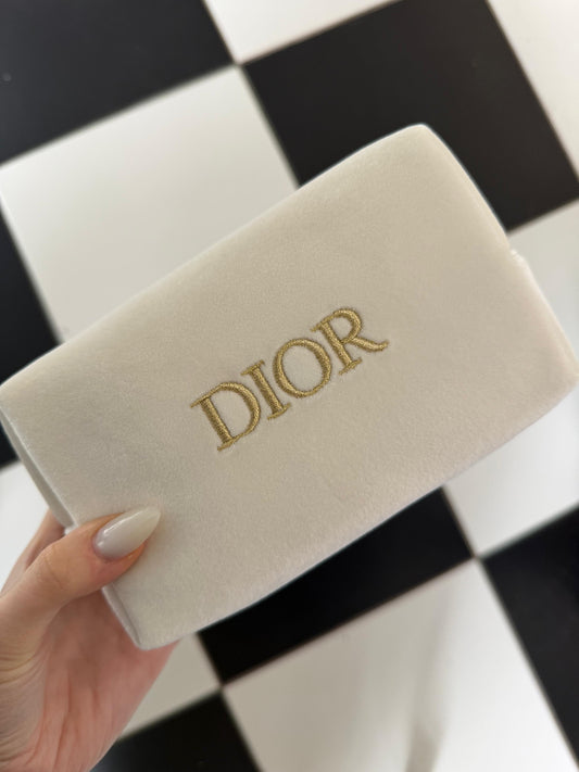 DIOR
Beauty White Pouch Gift