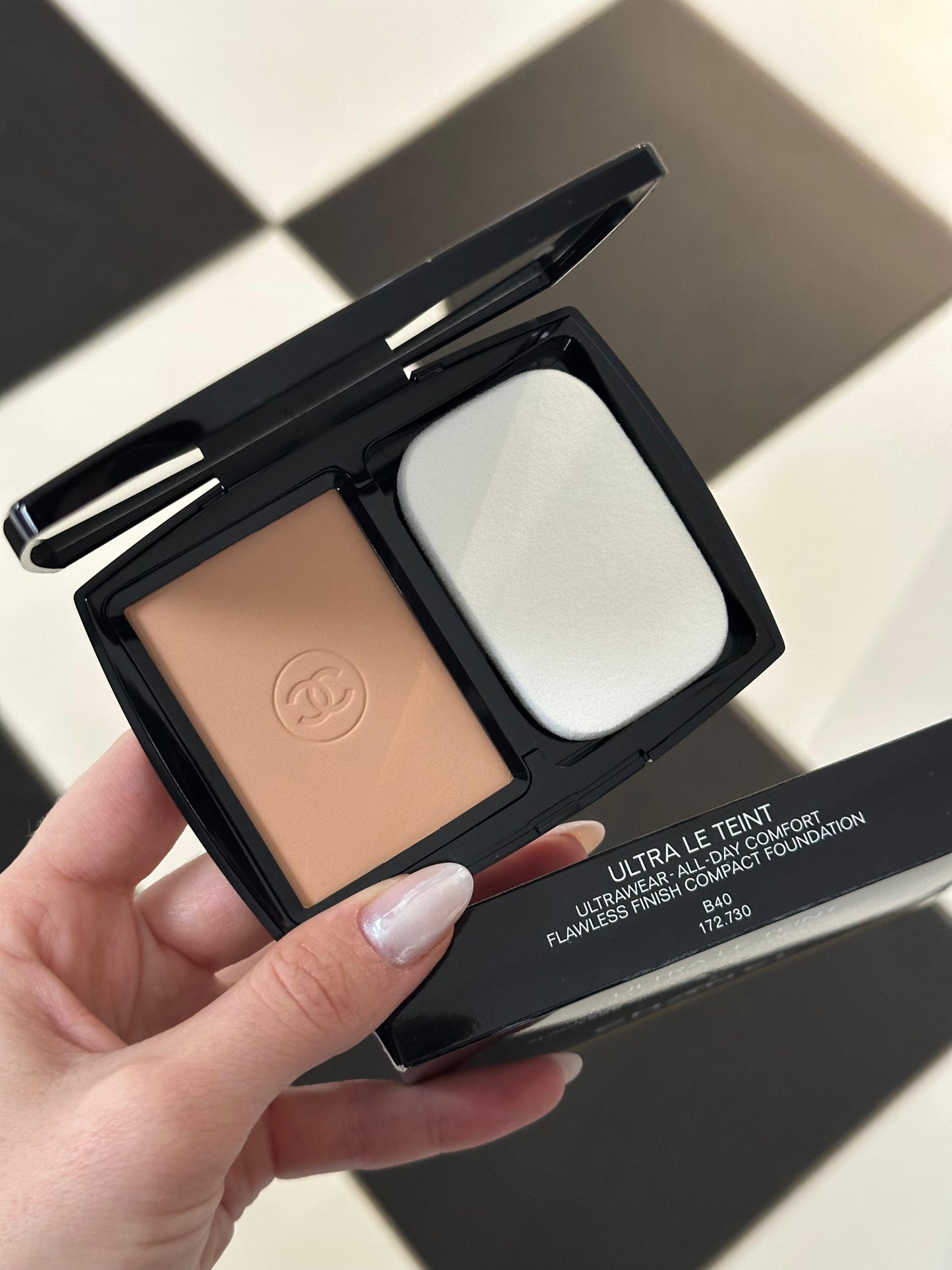CHANEL Ultra Le Teint (B40)
Ultrawear All-Day Comfort Flawless Finish Compact Foundation