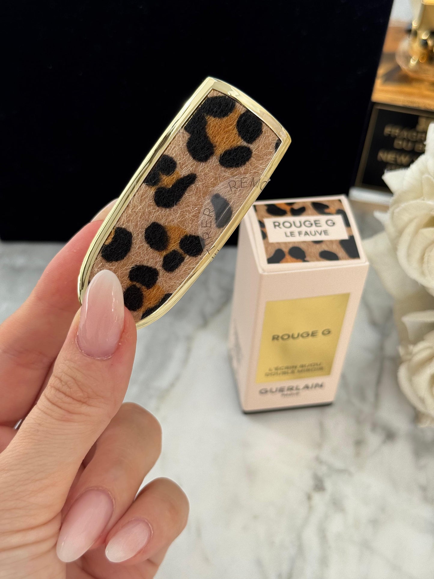 GUERLAIN Rouge G - Le Fauve
The Double Mirror Jewel Case