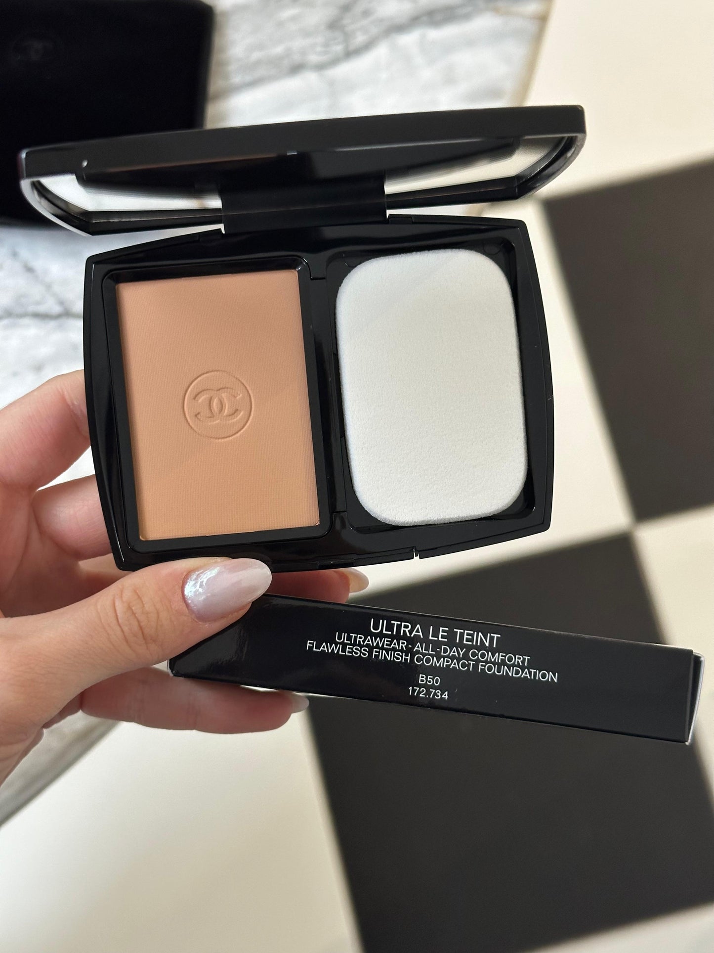 CHANEL Ultra Le Teint (B50)
Ultrawear All-Day Comfort Flawless Finish Compact Foundation