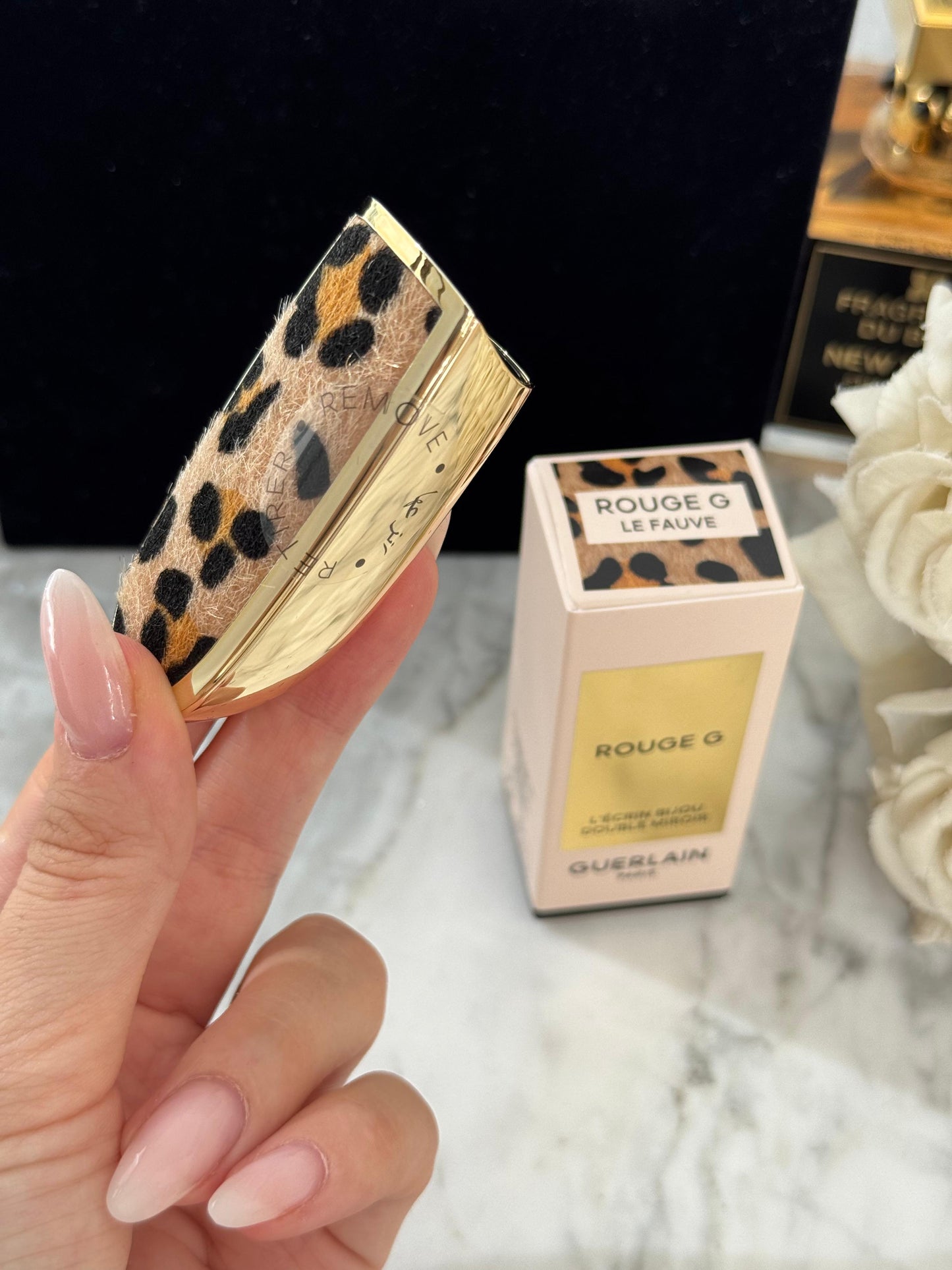 GUERLAIN Rouge G - Le Fauve
The Double Mirror Jewel Case