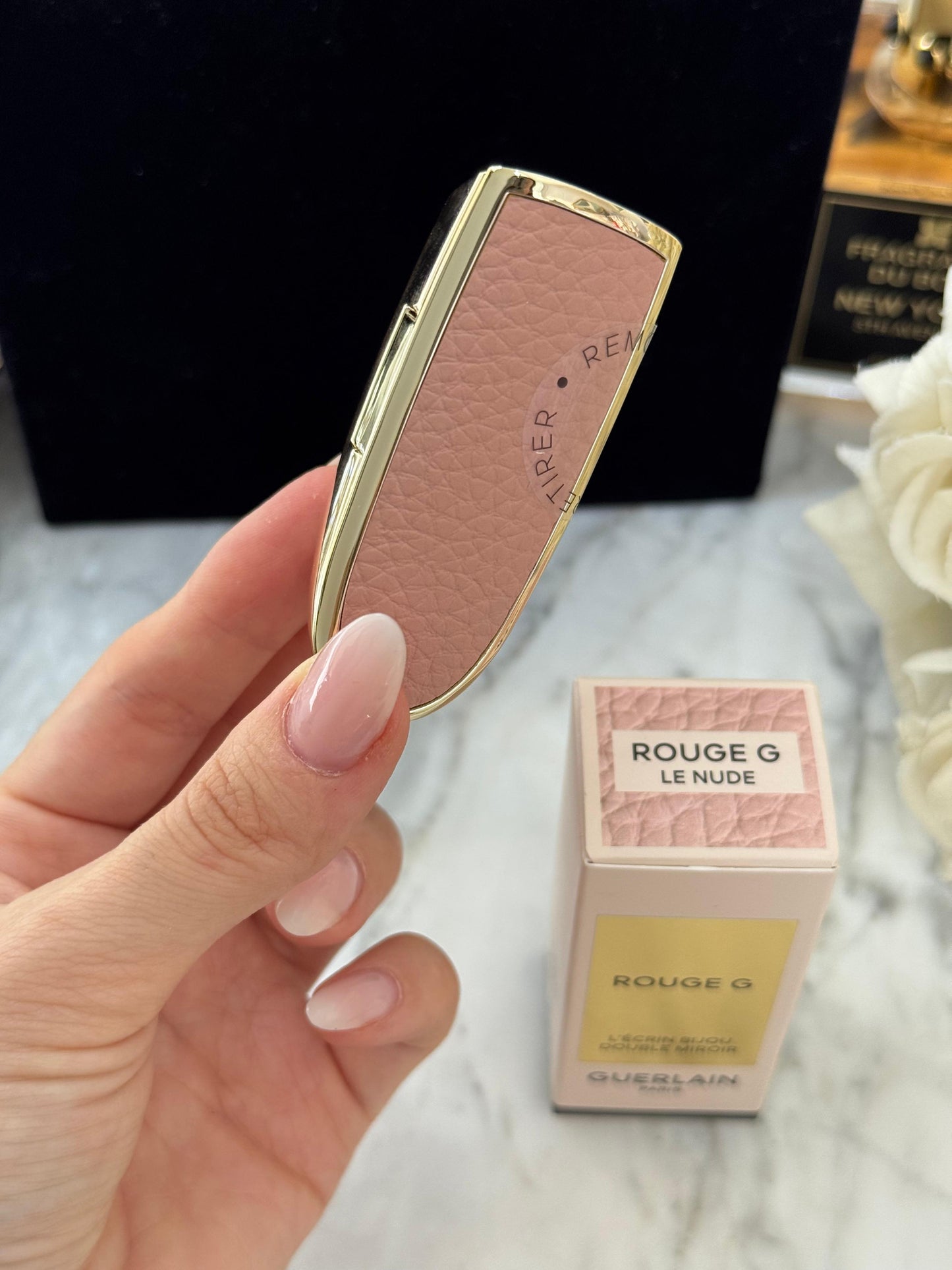 GUERLAIN Rouge G - Le Nude
The Double Mirror Jewel Case