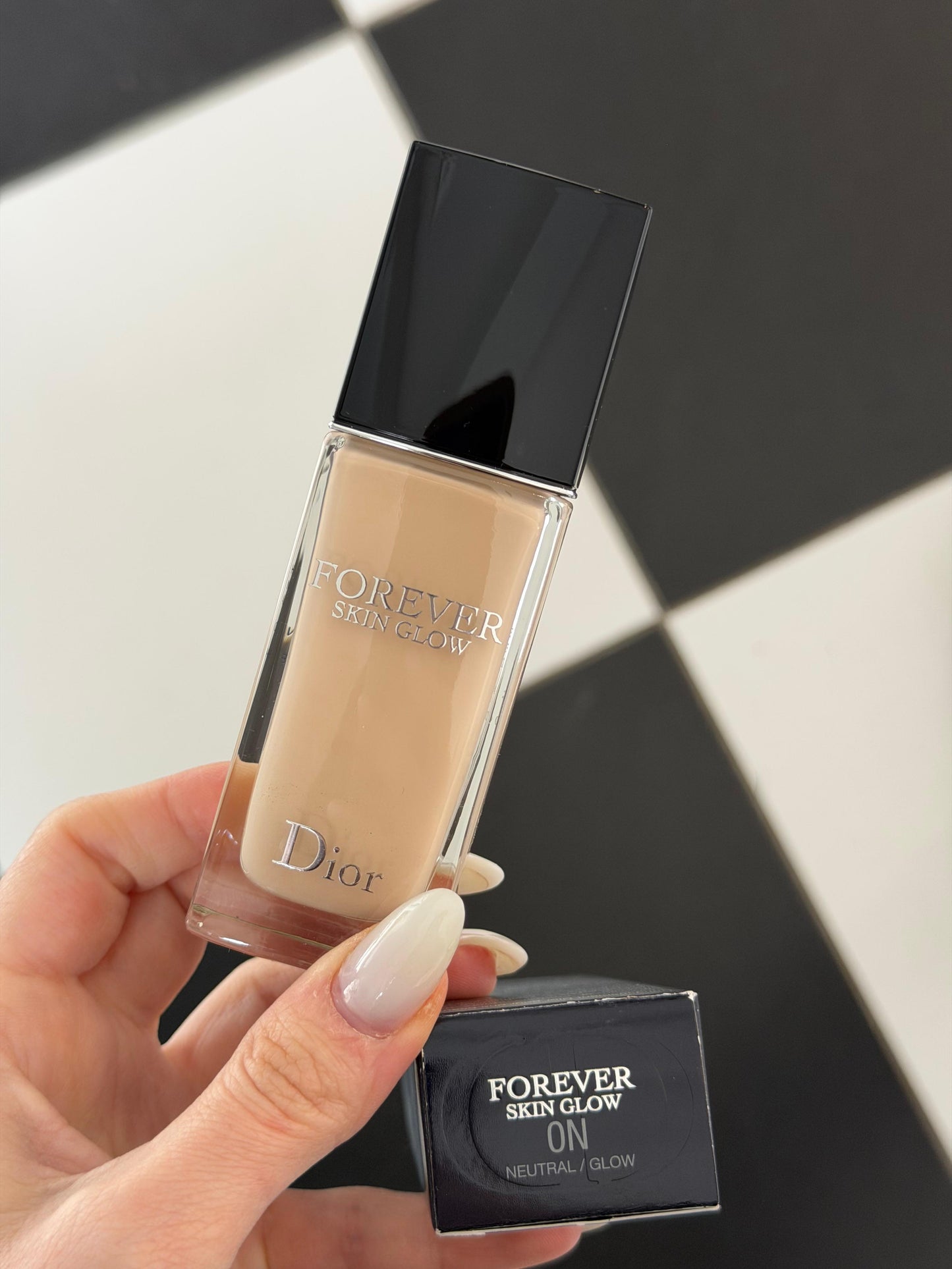 DIOR Forever Skin Glow
Clean Radiant Foundation - 24h Wear and Hydration