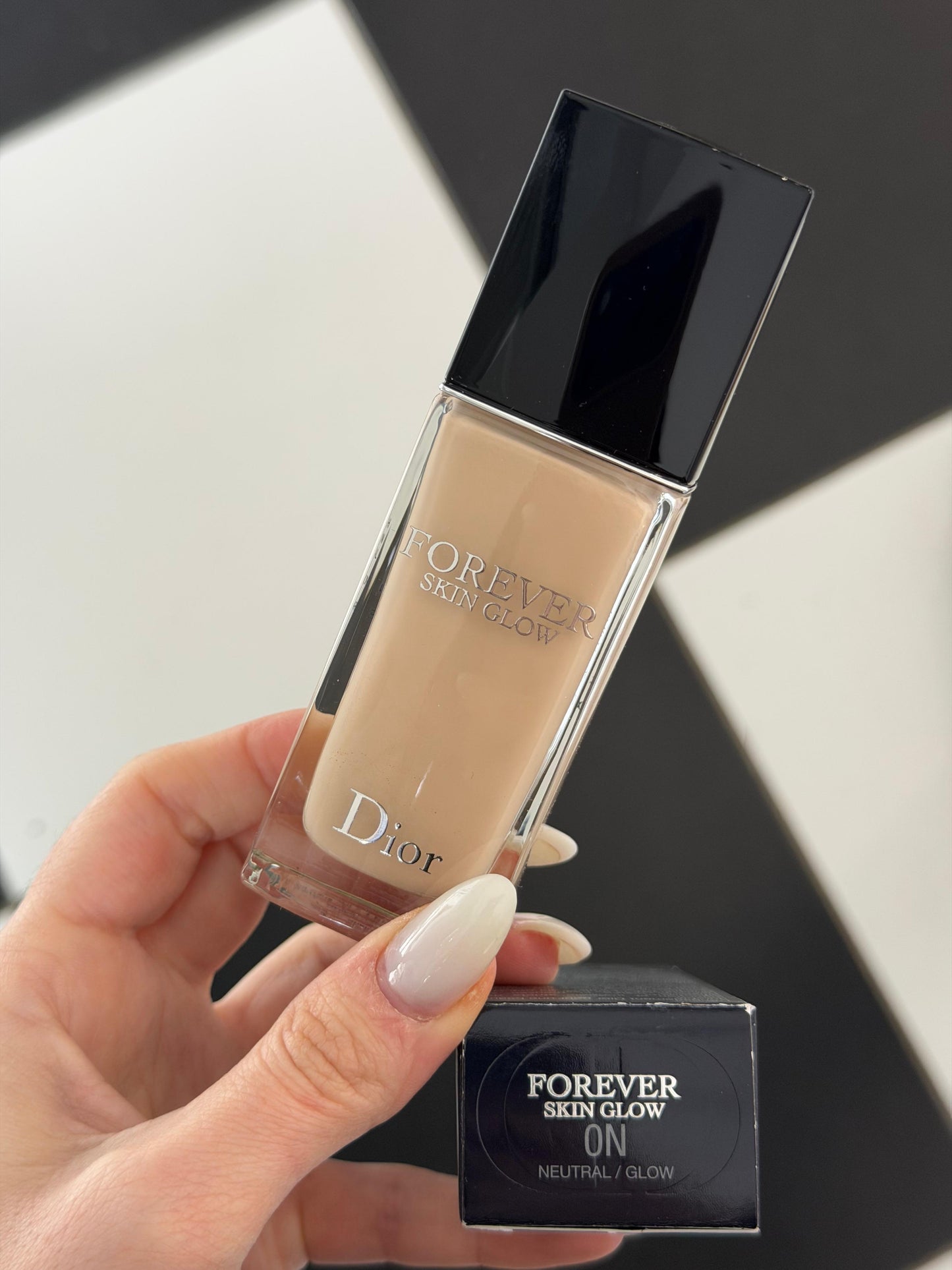 DIOR Forever Skin Glow
Clean Radiant Foundation - 24h Wear and Hydration