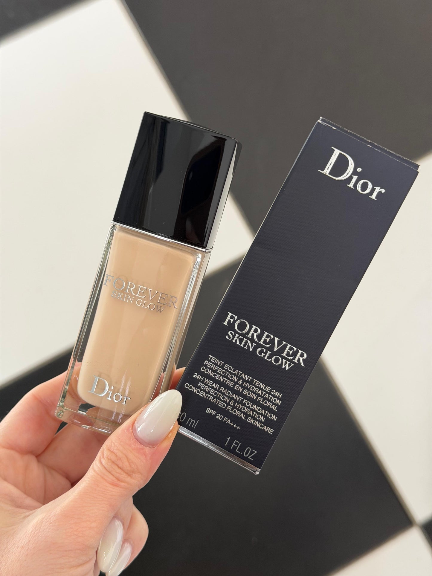 DIOR Forever Skin Glow
Clean Radiant Foundation - 24h Wear and Hydration