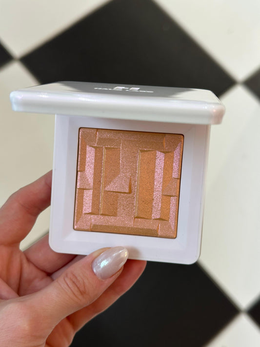 HAUS LABS By Lady Gaga
Bio-Radiant™ Gel-Powder Highlighter - Bronzed Gold