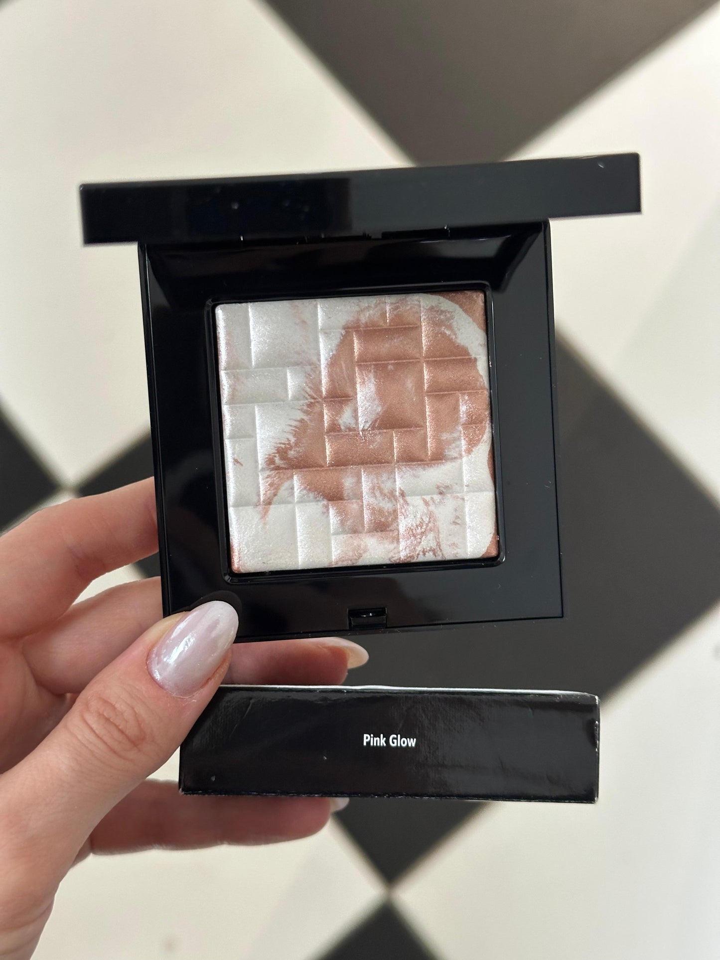 BOBBI BROWN
Highlighting Powder - Pearl-Infused