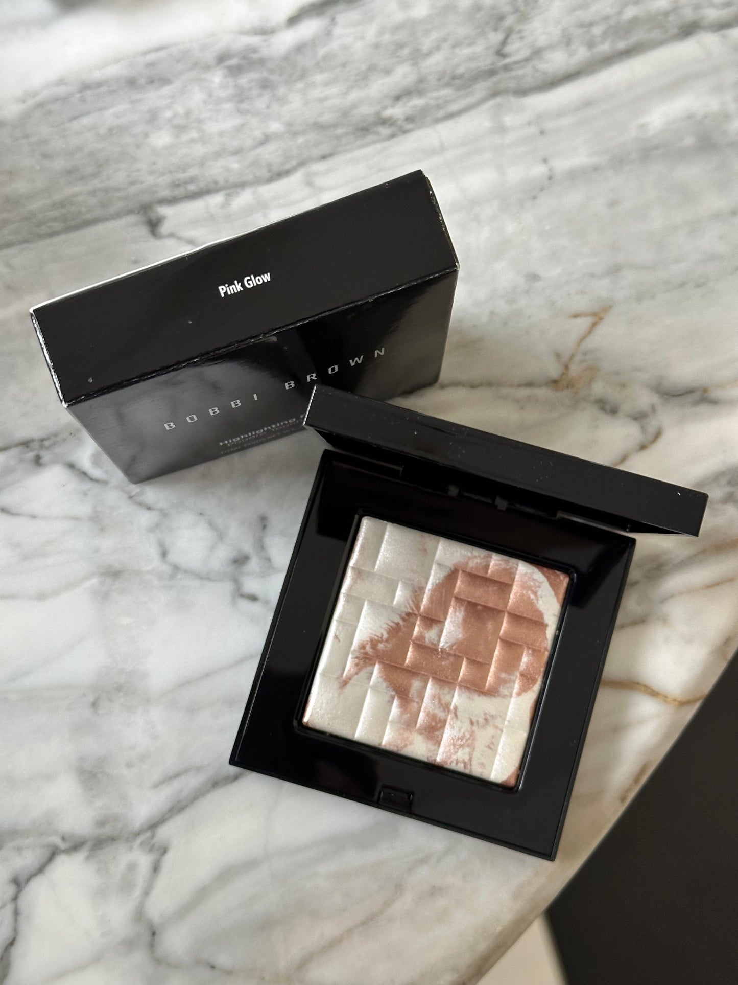 BOBBI BROWN
Highlighting Powder - Pearl-Infused