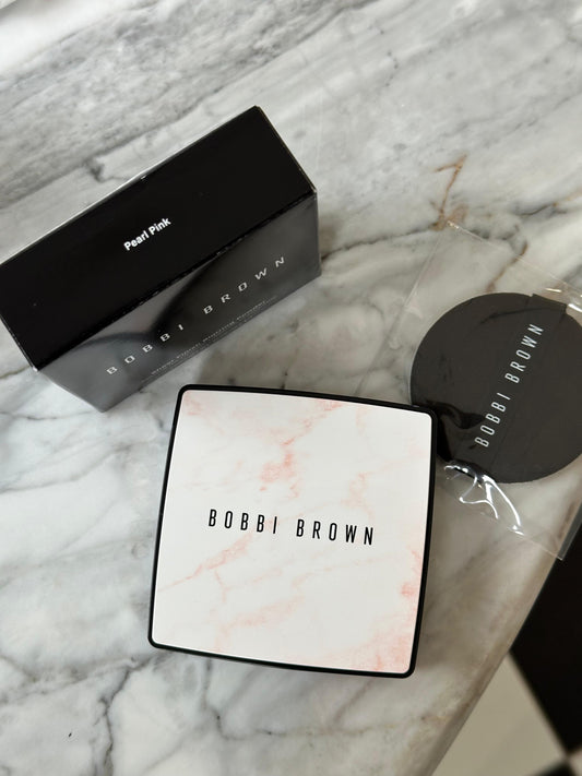 BOBBI BROWN Sheer Finish Blurring Powder