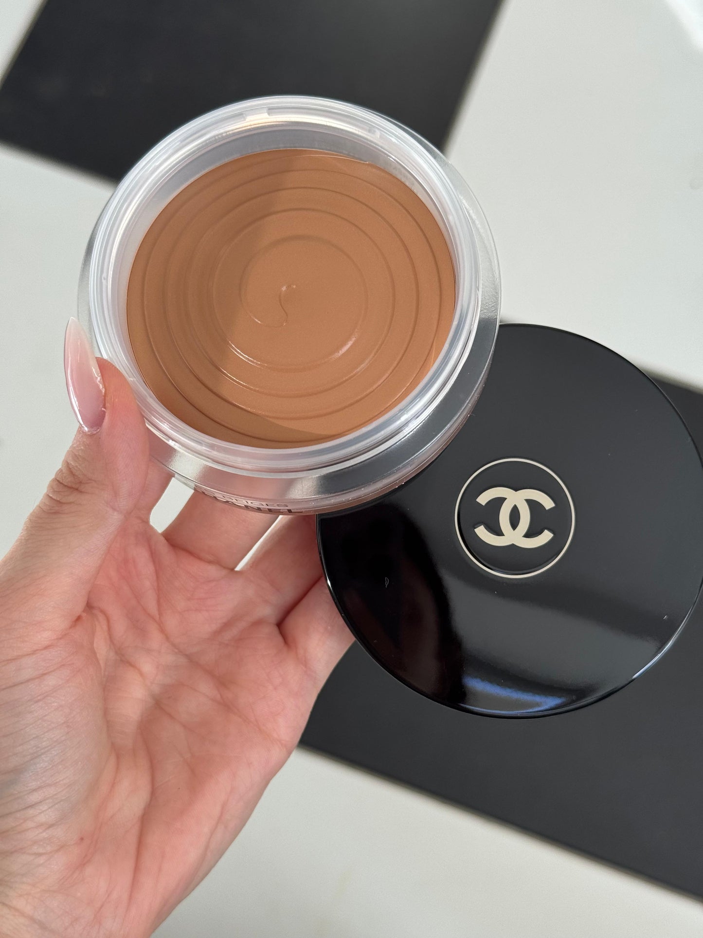CHANEL Les Beiges
Healthy Glow Bronzing Cream (390)