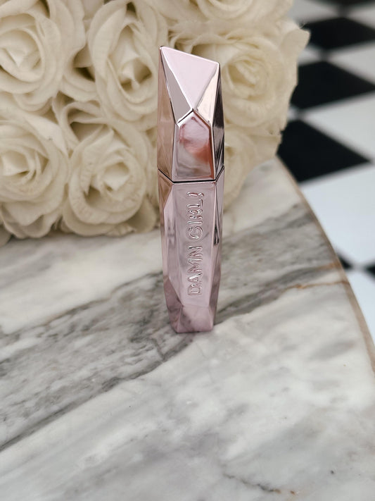 TOO FACED
Damn Girl! 24-Hour Volumizing Mascara Mini