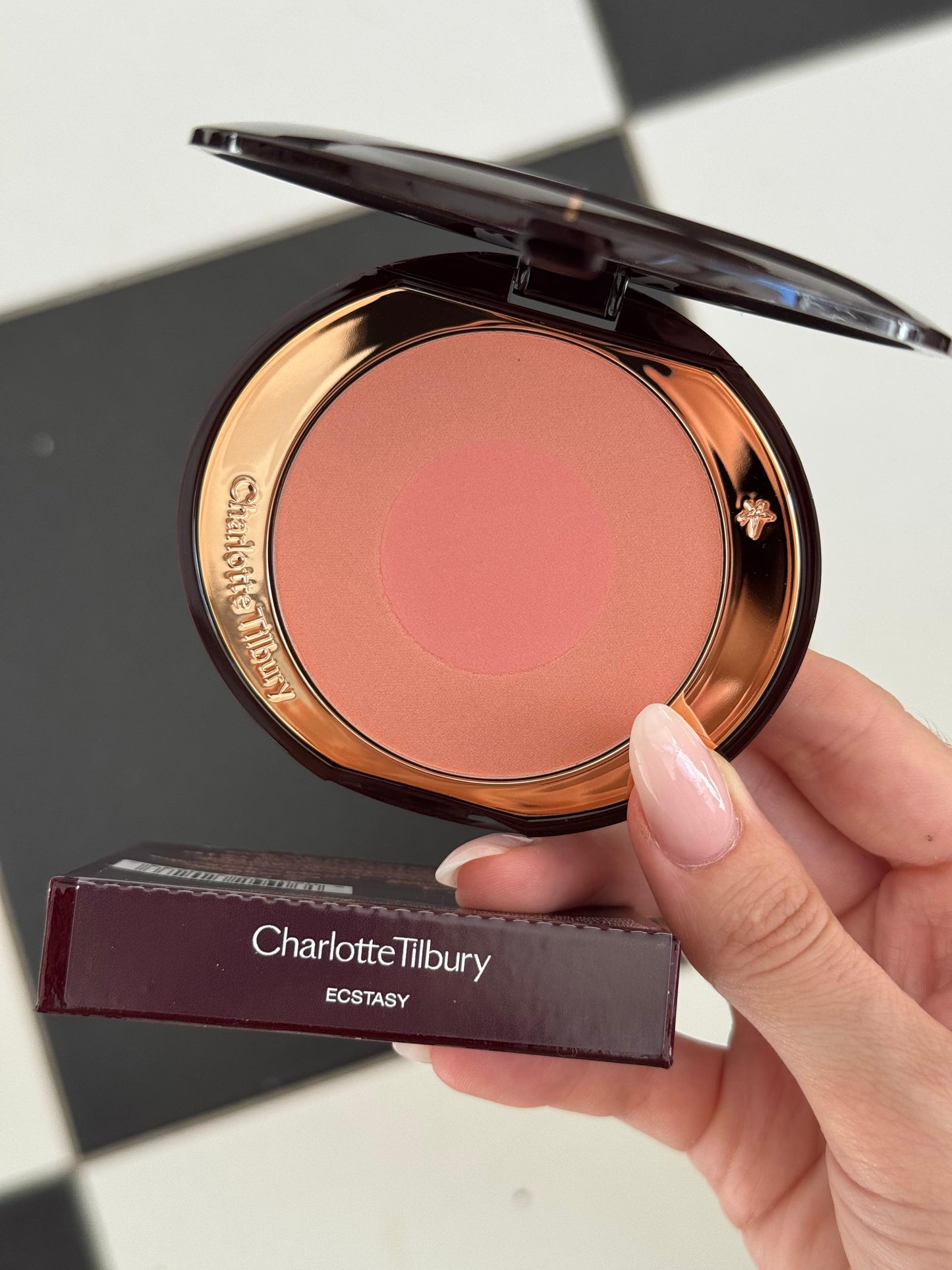 CHARLOTTE TILBURY Cheek To Chic Swish & Pop Blusher - Ecstasy