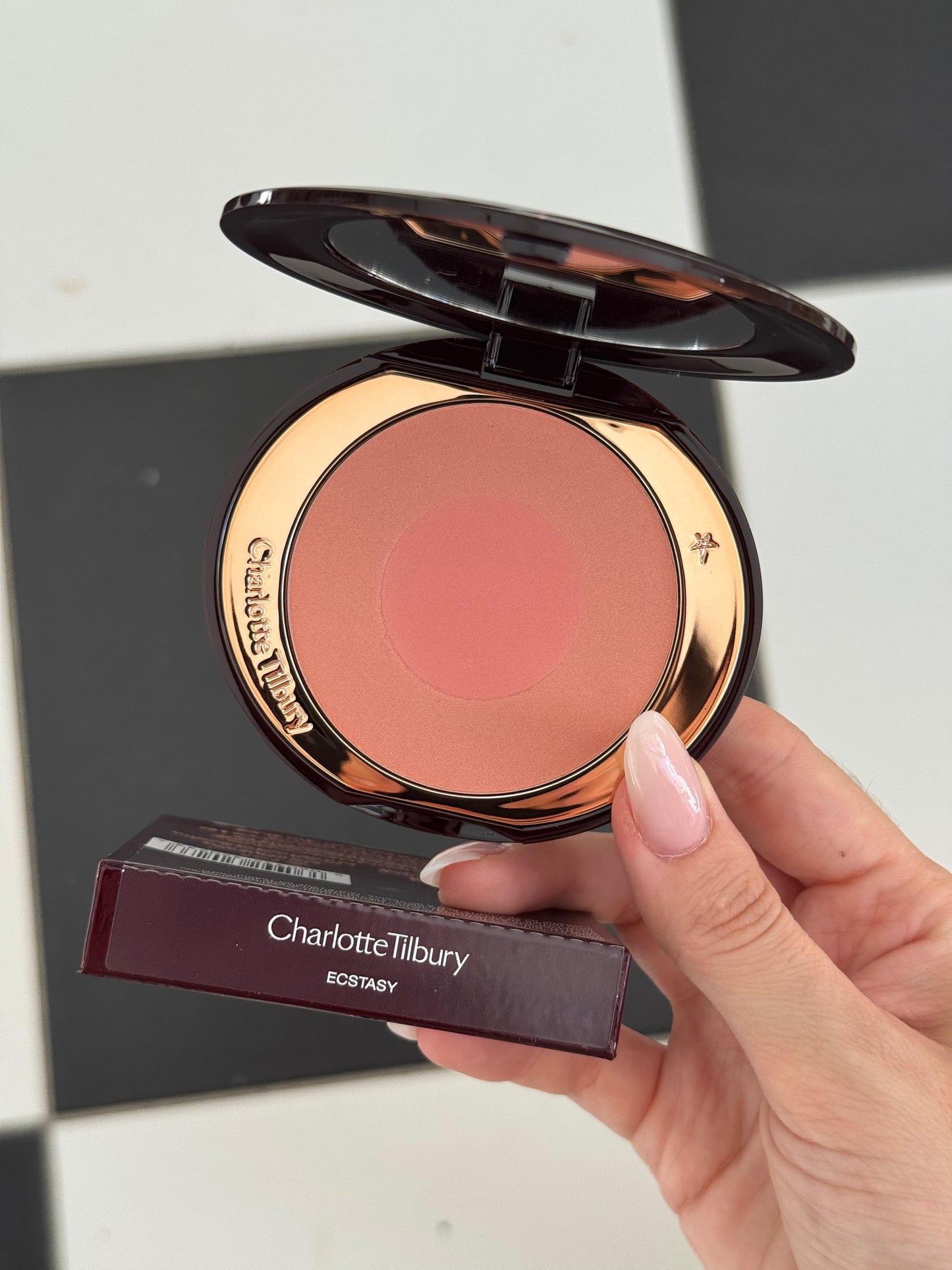 CHARLOTTE TILBURY Cheek To Chic Swish & Pop Blusher - Ecstasy