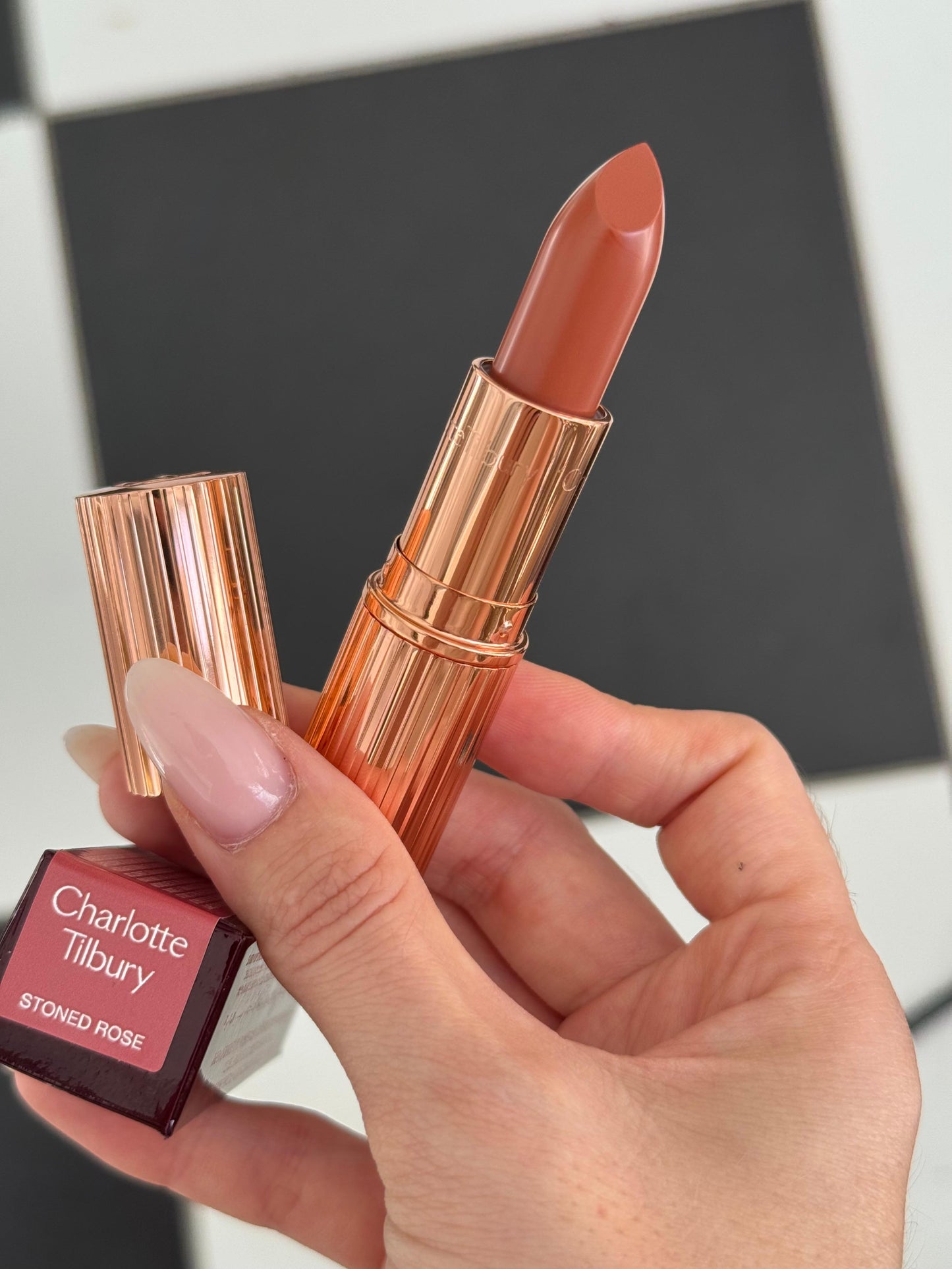 CHARLOTTE TILBURY K.I.S.S.I.N.G Fallen From The Lipstick Tree - 
Stoned Rose