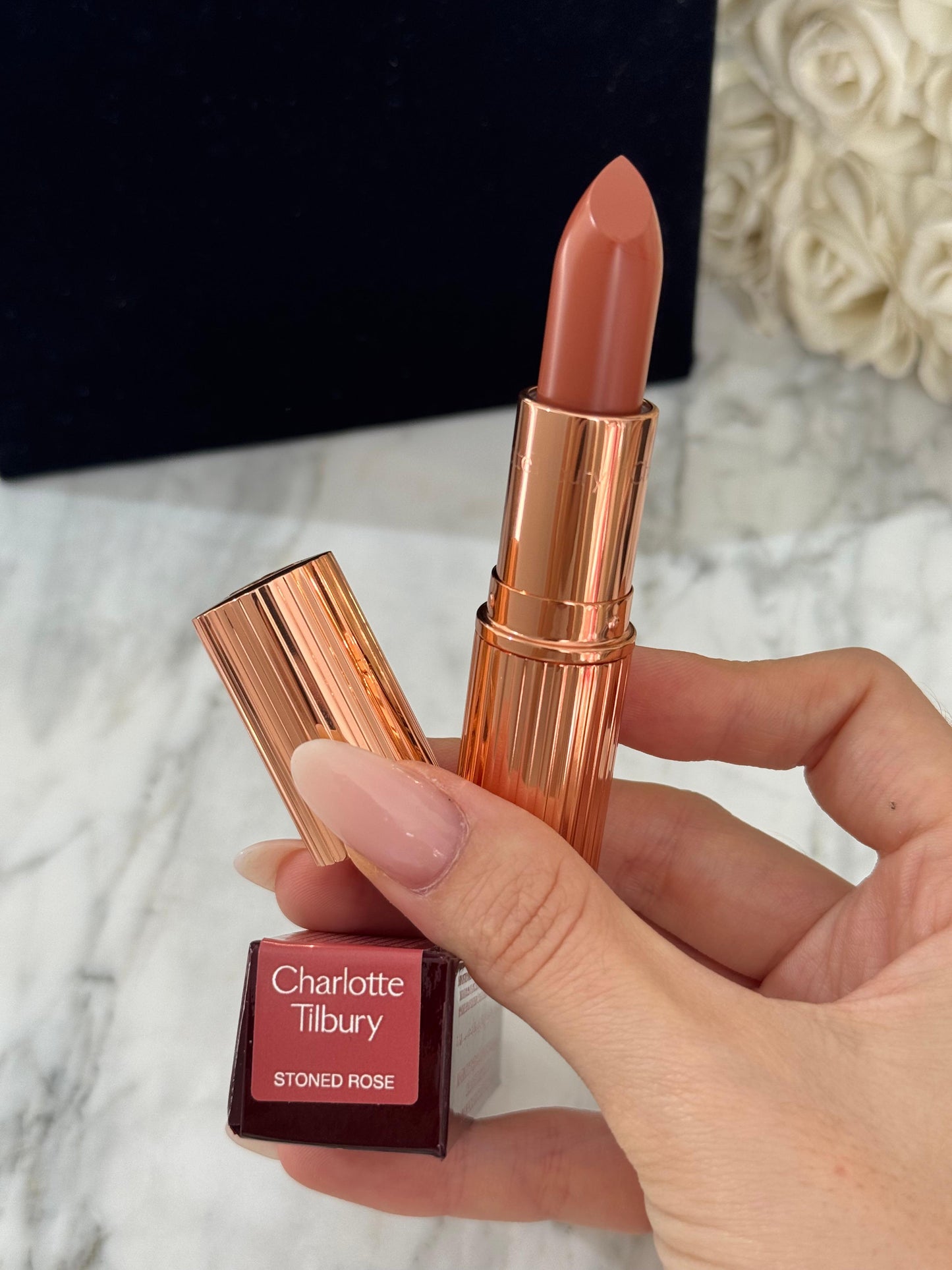 CHARLOTTE TILBURY K.I.S.S.I.N.G Fallen From The Lipstick Tree - 
Stoned Rose