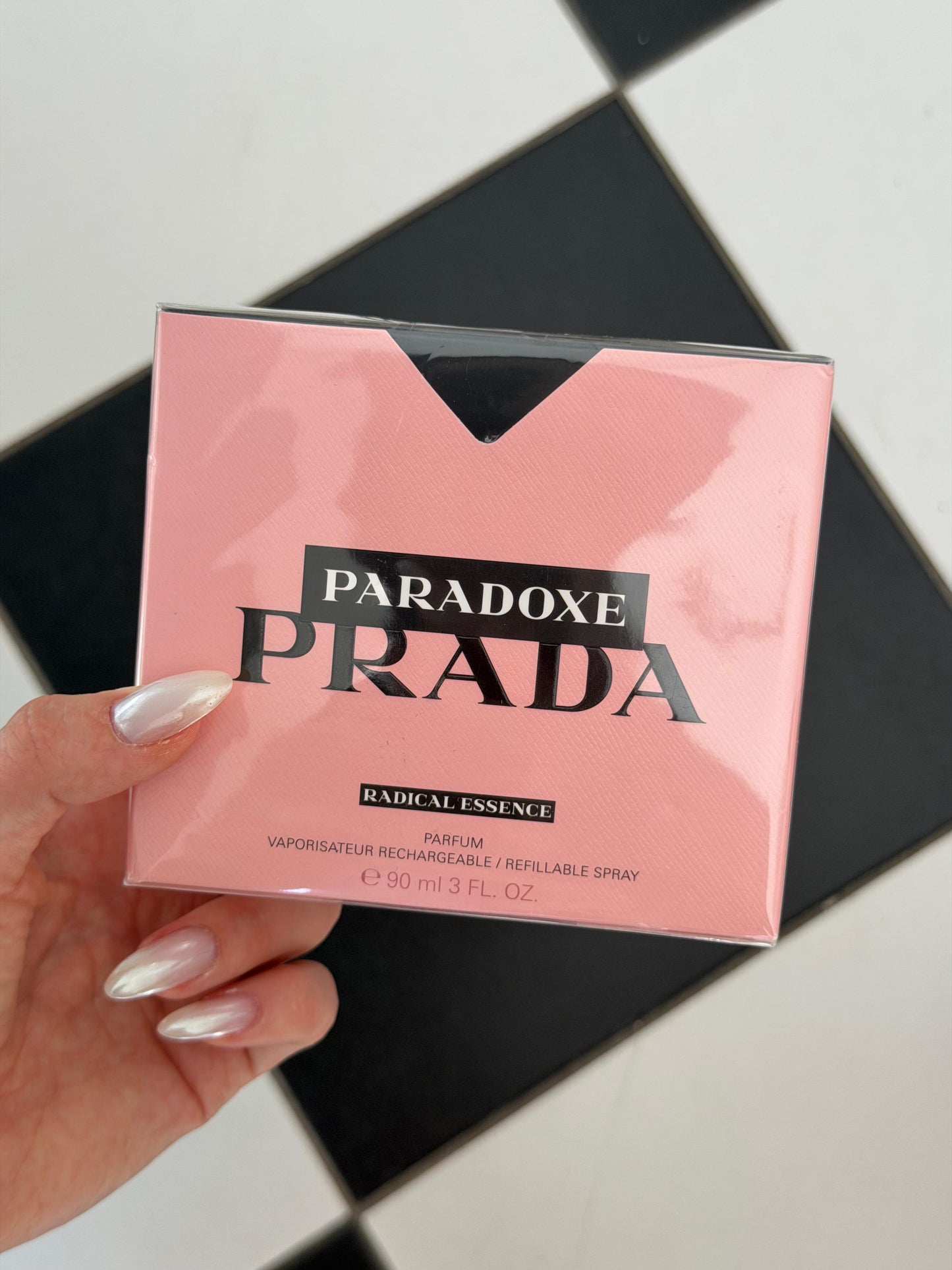 PRADA Paradoxe Radical Essence Parfum