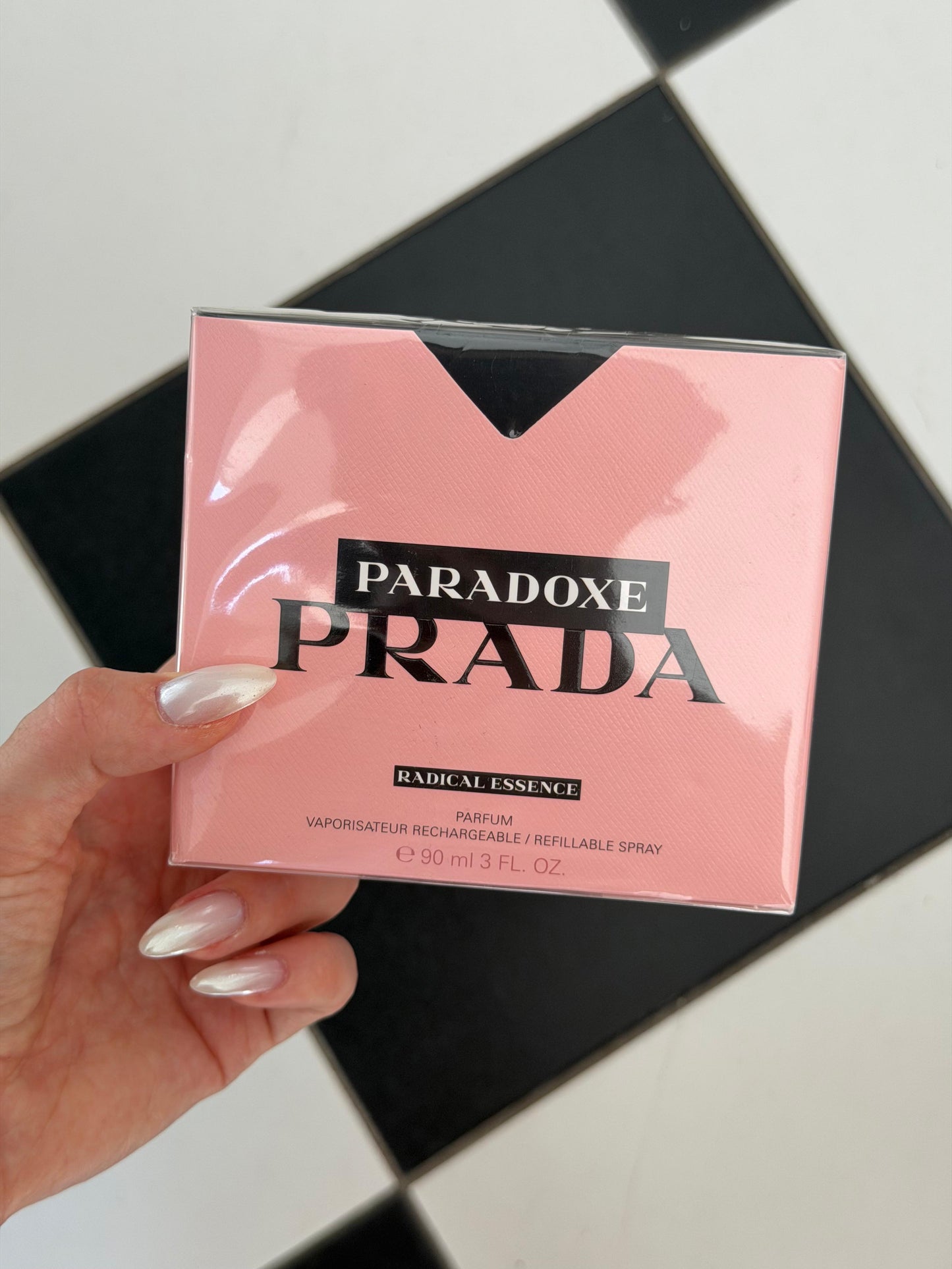 PRADA Paradoxe Radical Essence Parfum