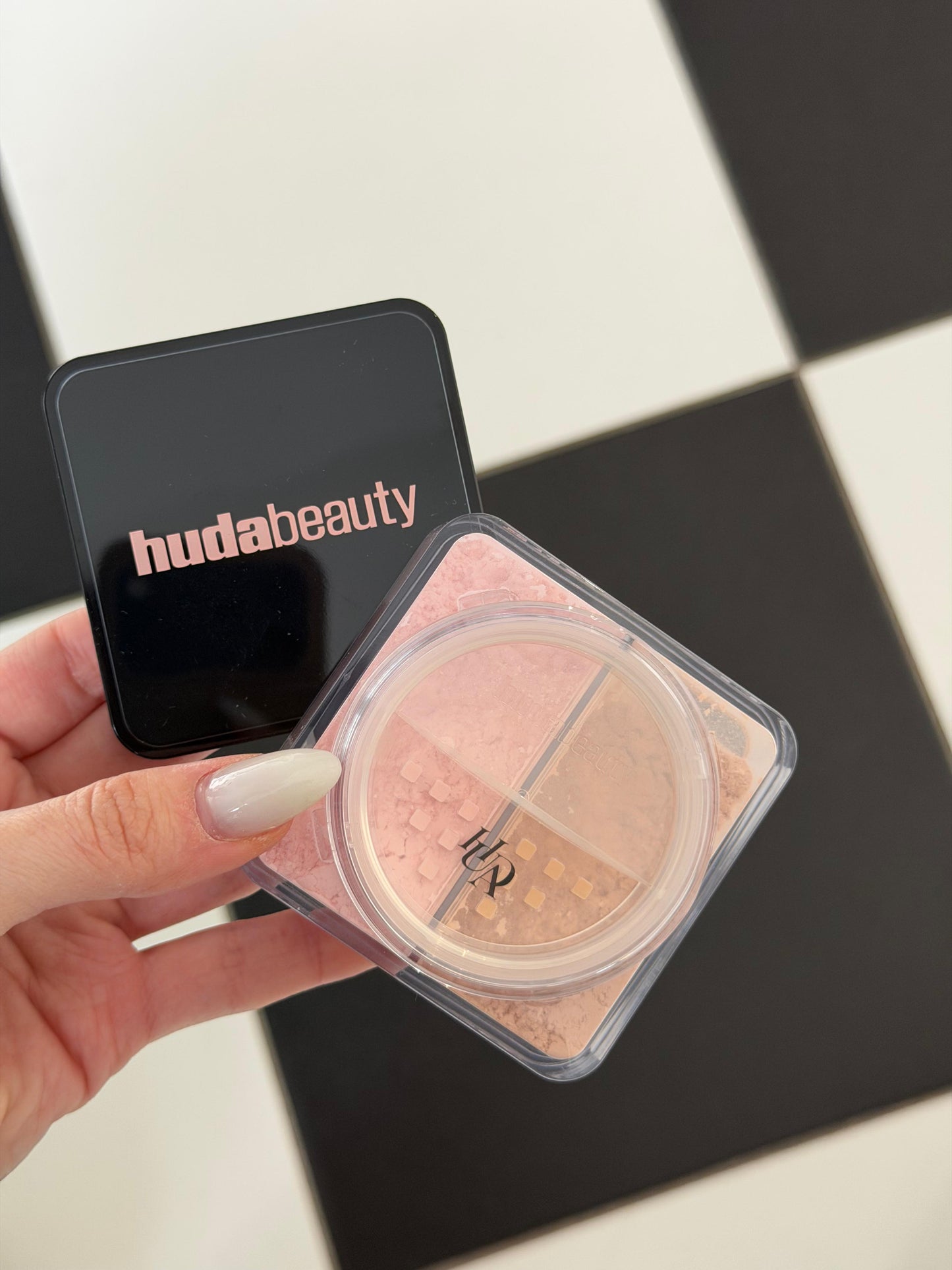 HUDA BEAUTY Easy Bake Duo Loose Baking & Setting Powder - Cherry Peach