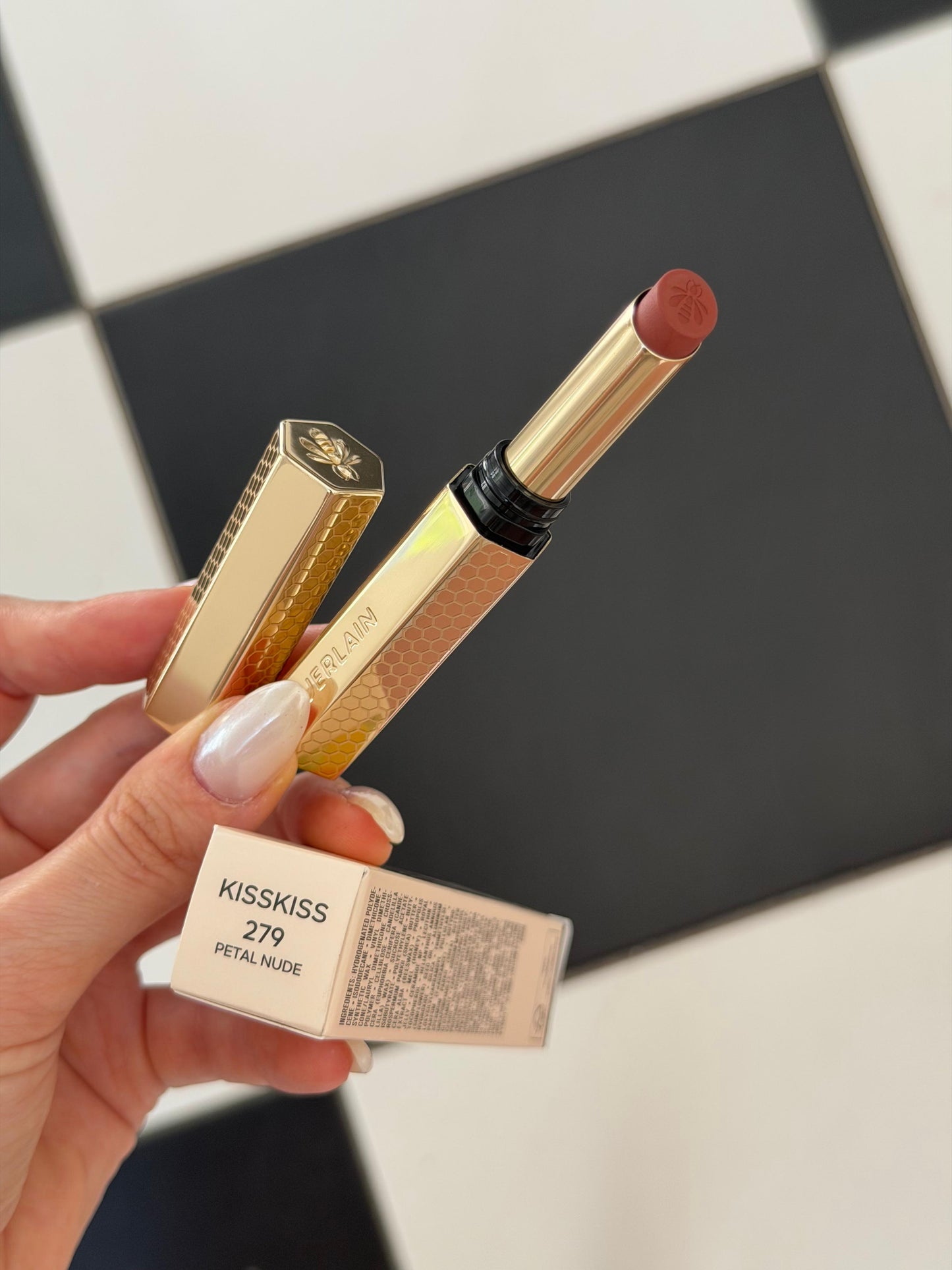 GUERLAIN KissKiss Honey-Infused Kissproof Intense Lipstick (279)
Blur Matte – 24hr Extreme Hold