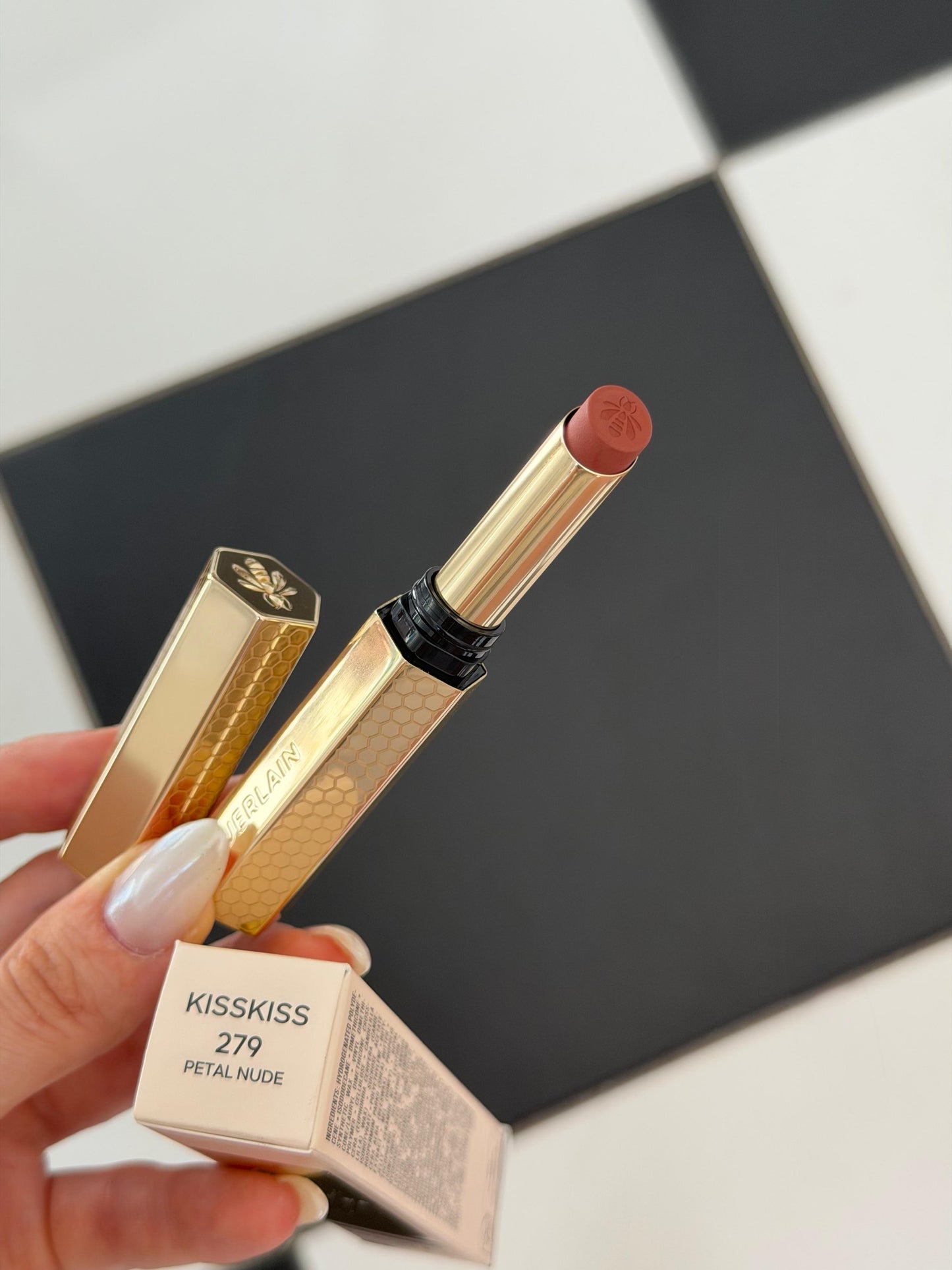 GUERLAIN KissKiss Honey-Infused Kissproof Intense Lipstick (279)
Blur Matte – 24hr Extreme Hold