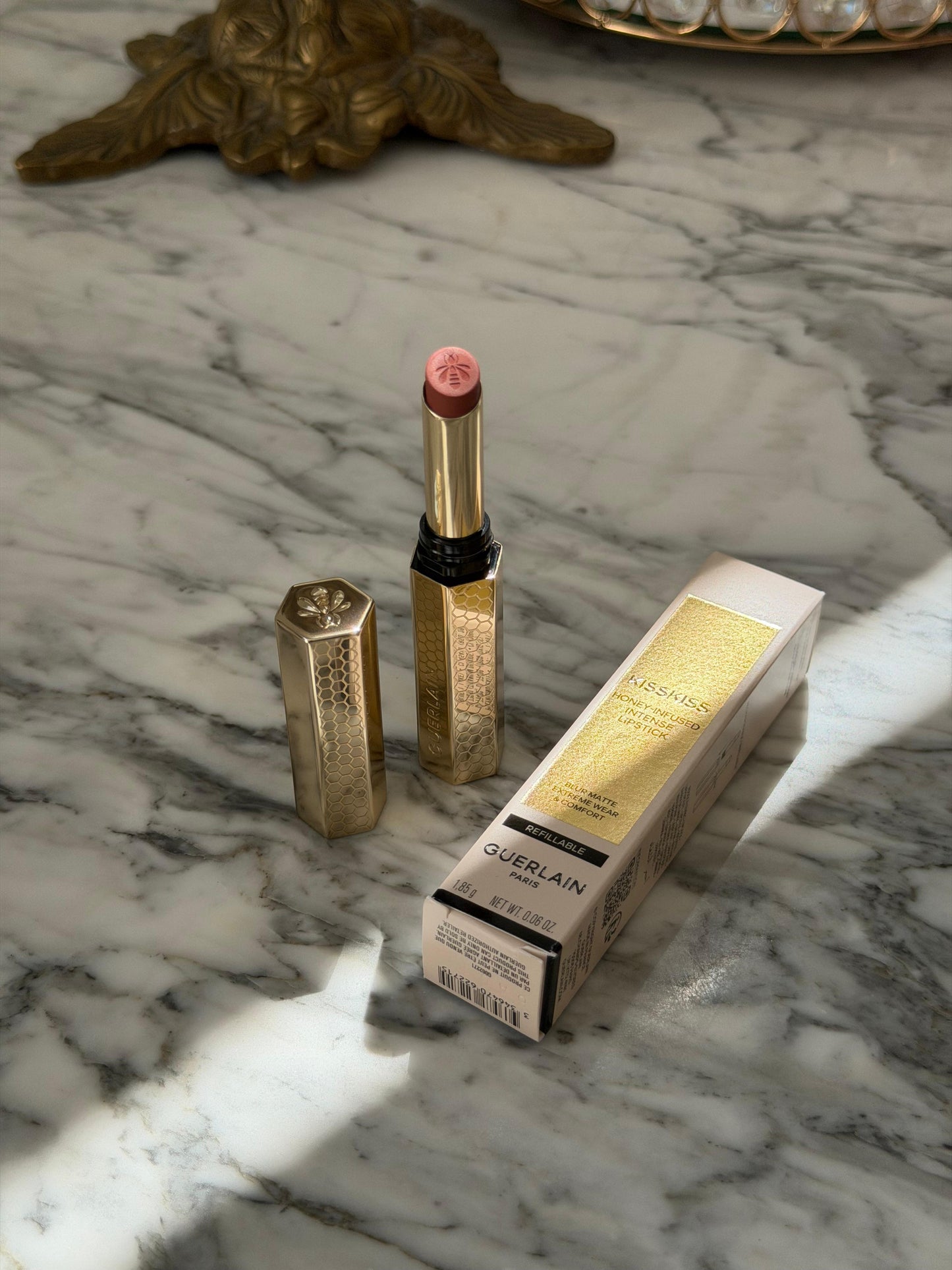 GUERLAIN KissKiss Honey-Infused Kissproof Intense Lipstick (279)
Blur Matte – 24hr Extreme Hold