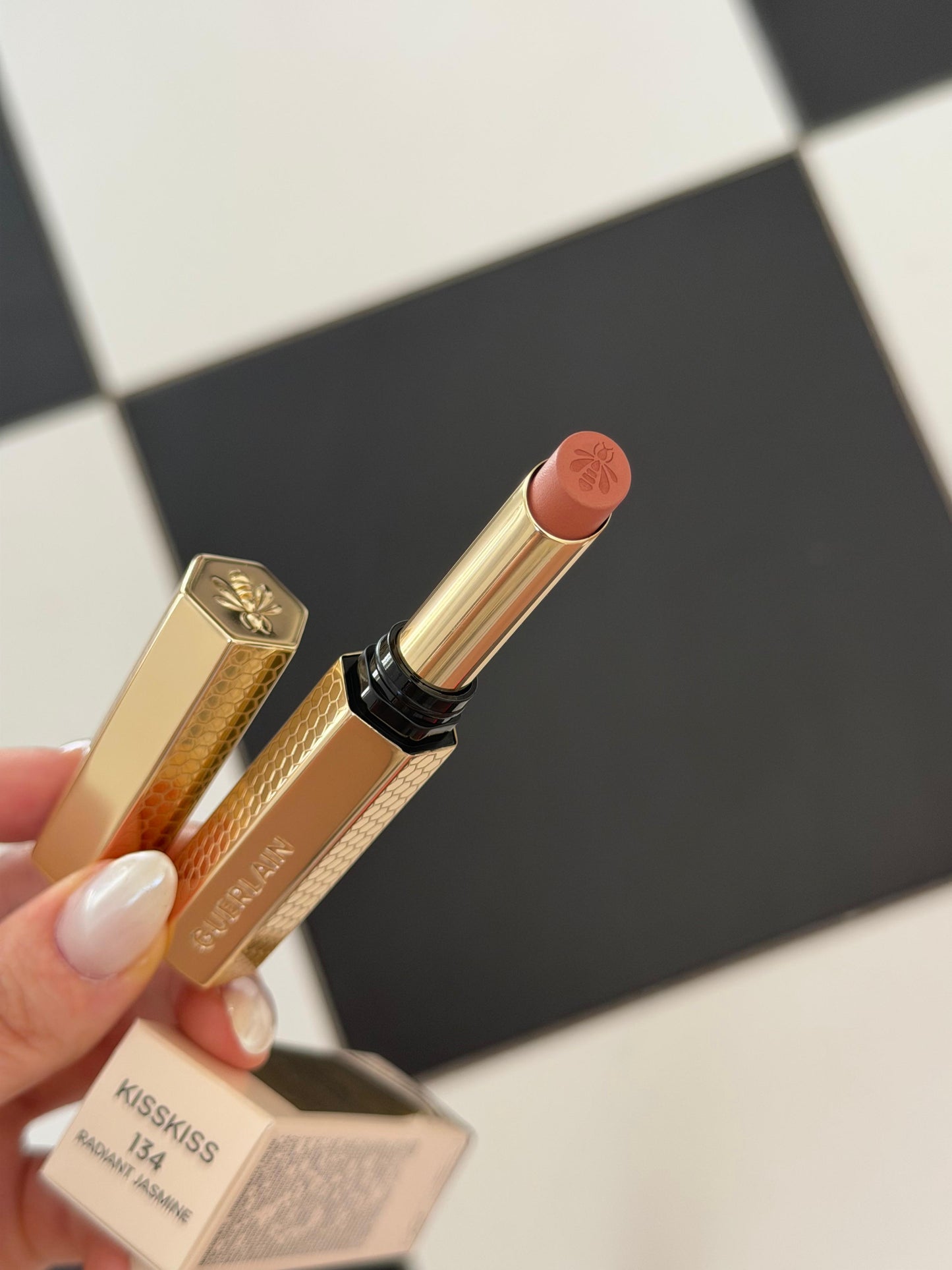 GUERLAIN KissKiss Honey-Infused Kissproof Intense Lipstick (134)
Blur Matte – 24hr Extreme Hold