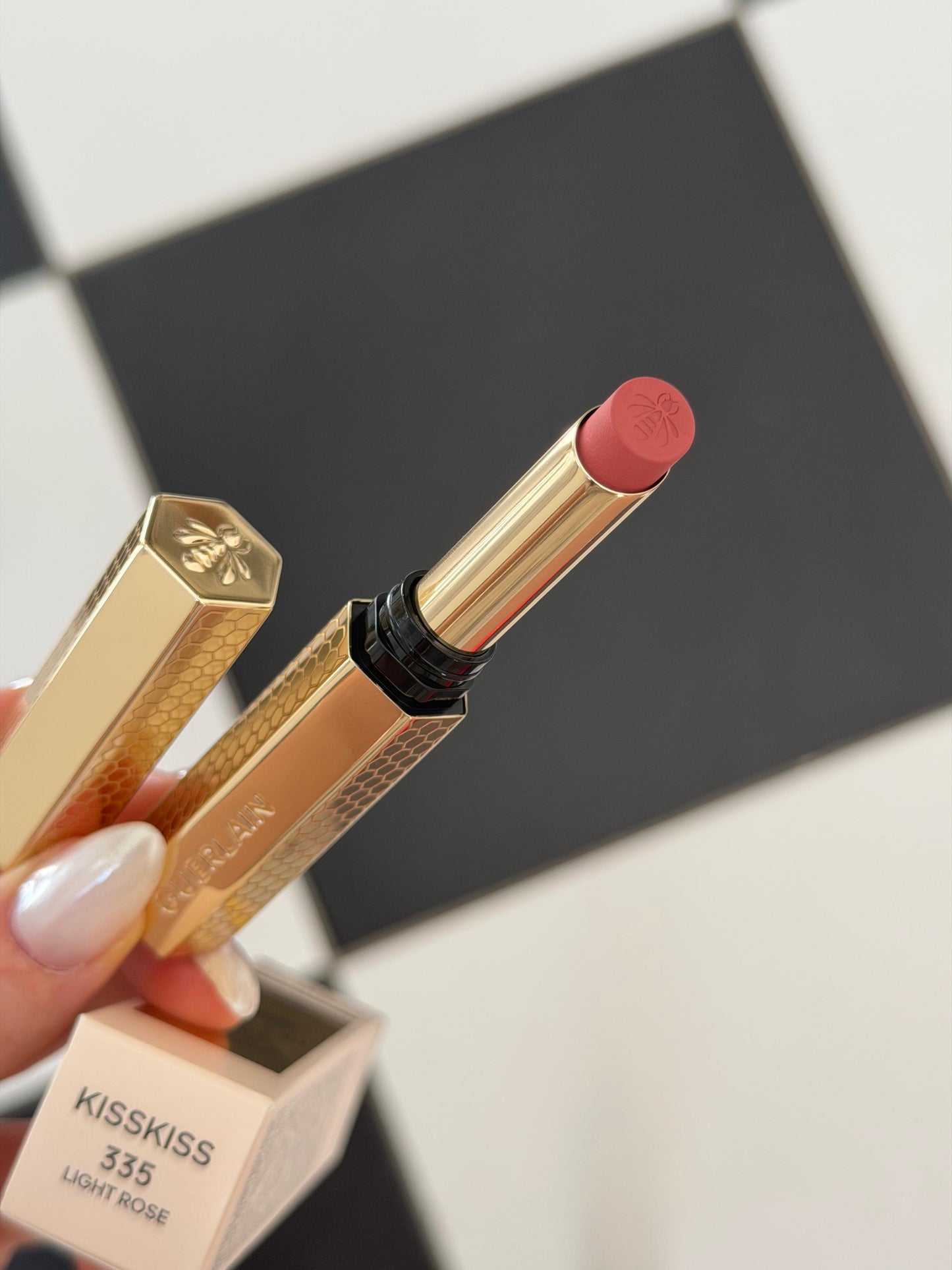 GUERLAIN KissKiss Honey-Infused Kissproof Intense Lipstick (335)
Blur Matte – 24hr Extreme Hold