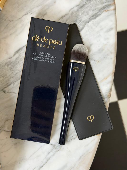 CLÉ DE PEAU BEAUTÉ Light Coverage Foundation Brush