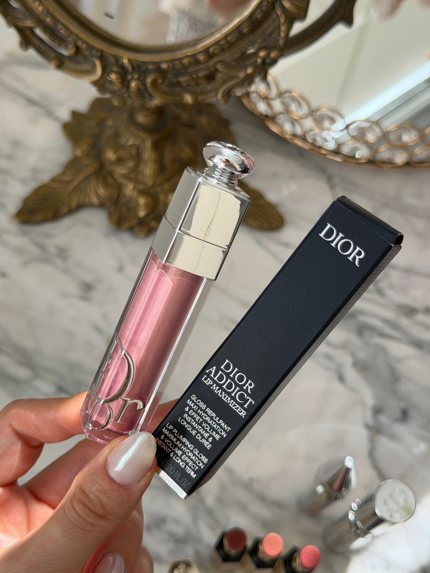 DIOR Addict Lip Maximizer (053)
Plumping Gloss - Instant and Long-Term Volume Effect - 24h Hydration